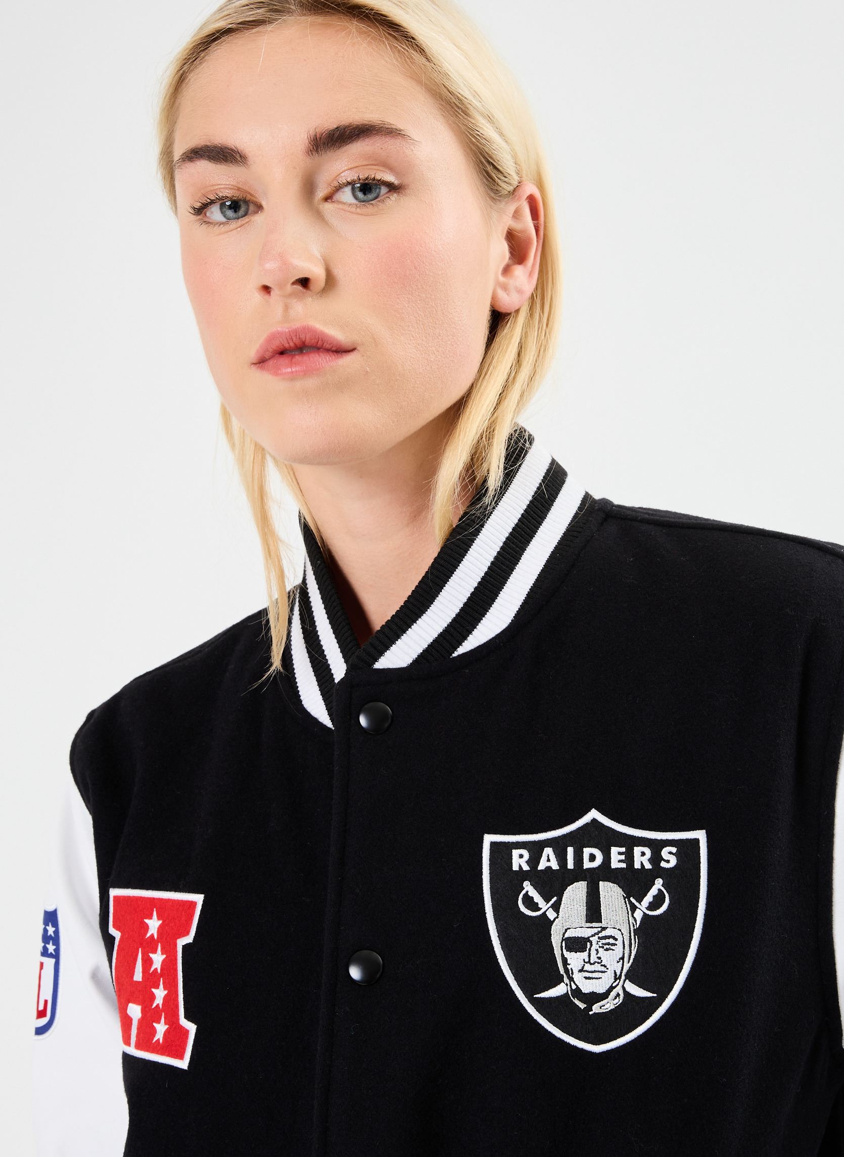 Blousons Varsity Jacket Las Vegas Raiders - Unise femme noir New Era Blousons Varsity Jacket Las Vegas Raiders - Unise femme noir LAS VEGAS RAIDERS BLKWHI