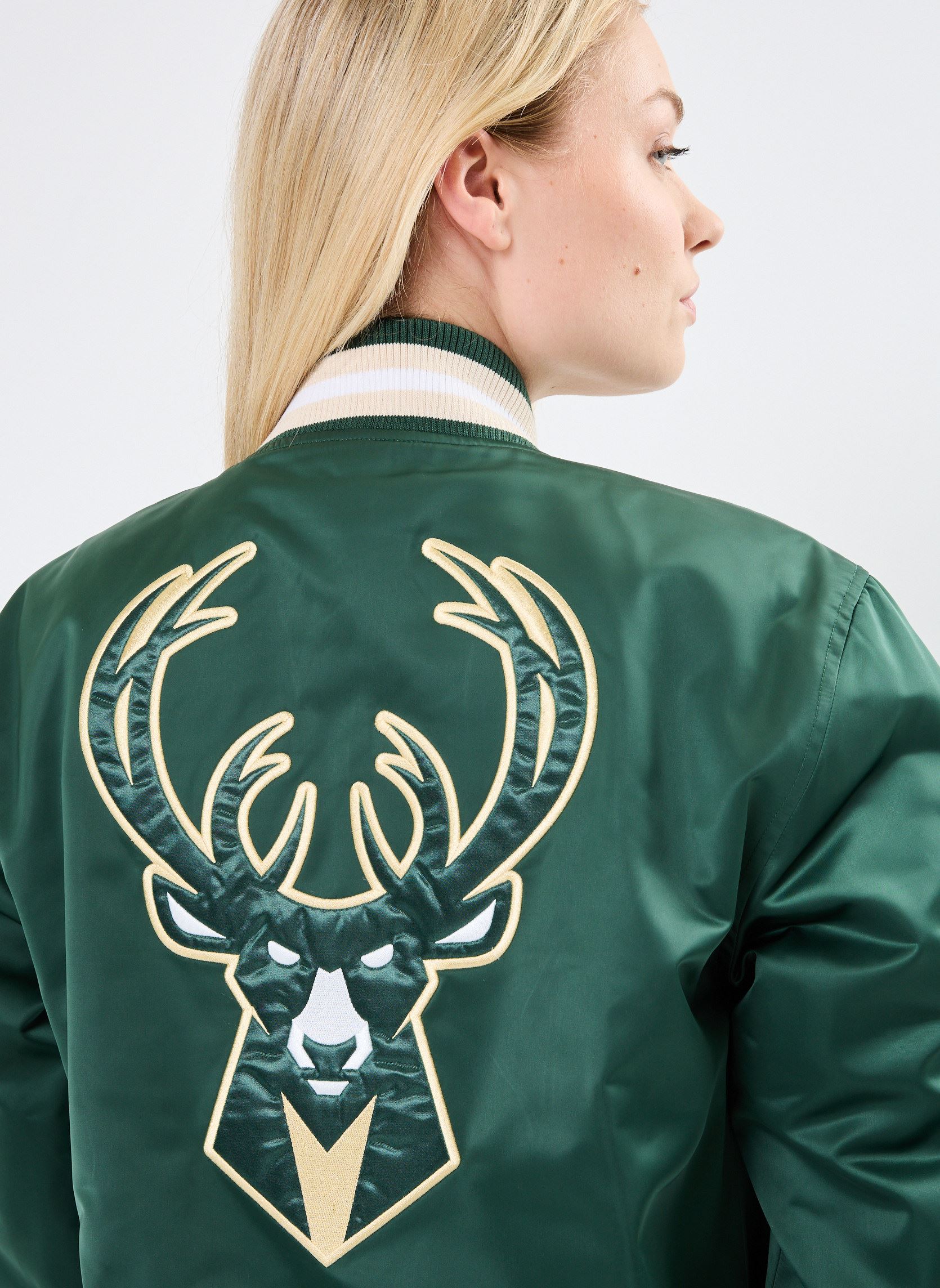 Blousons Satin Bomber Milwaukee Bucks - Unisexe W femme vert New Era Blousons Satin Bomber Milwaukee Bucks - Unisexe W femme vert MILWAUKEE BUCKS MPGSTN