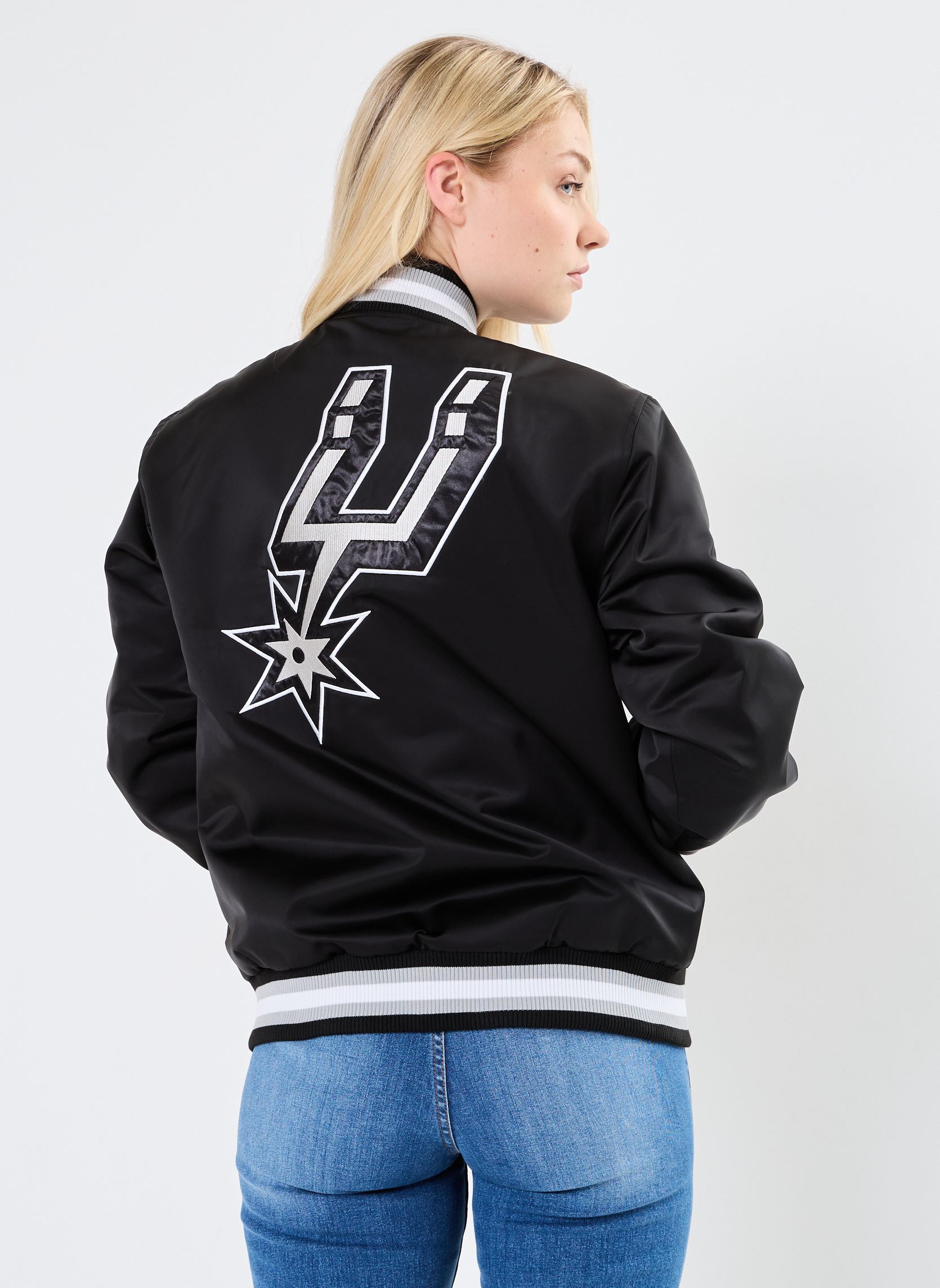 Blousons Satin Bomber San Antonio Spurs - Unisexe femme noir New Era Blousons Satin Bomber San Antonio Spurs - Unisexe femme noir SAN ANTONIO SPURS BLK