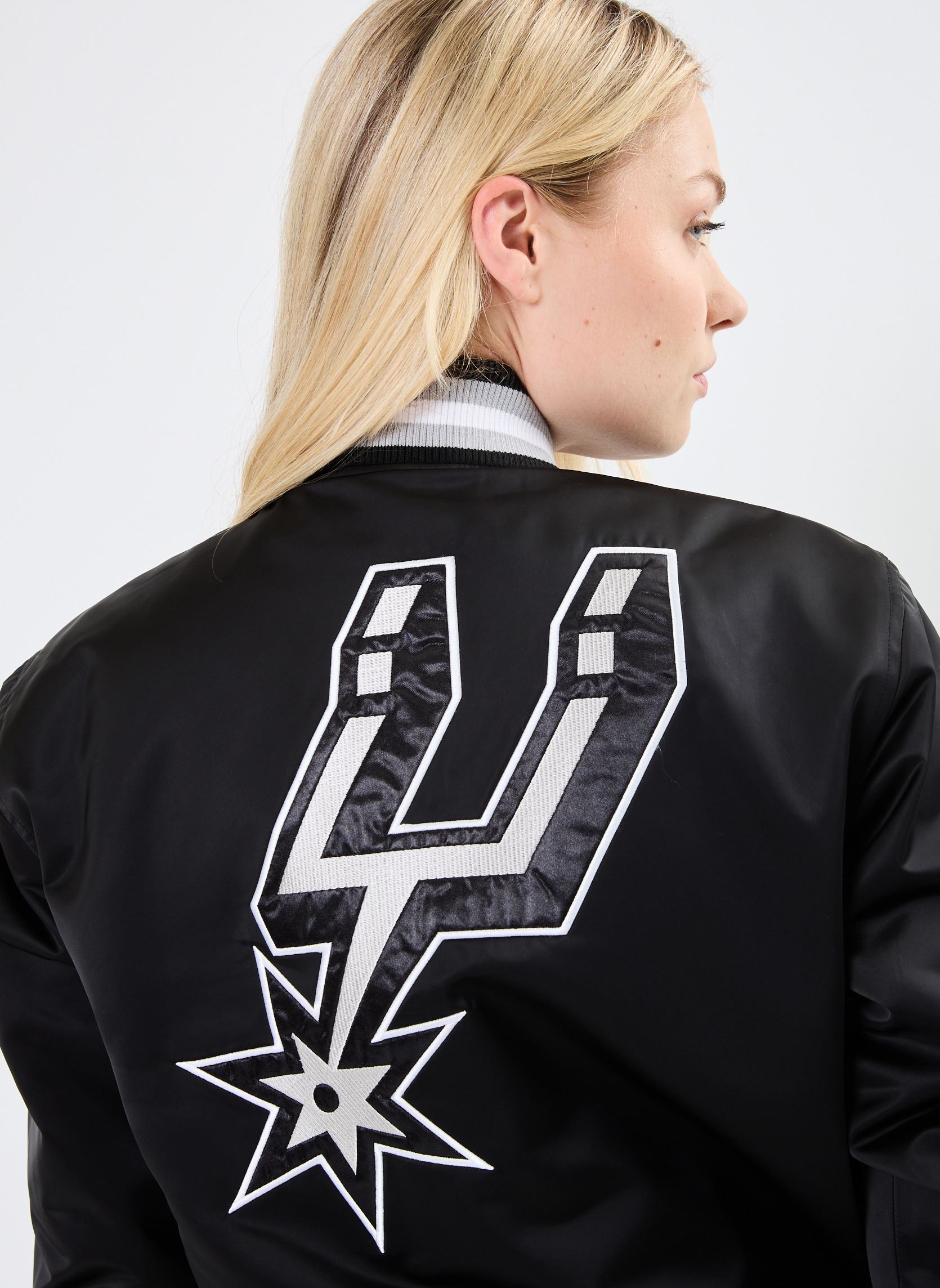 Blousons Satin Bomber San Antonio Spurs - Unisexe femme noir New Era Blousons Satin Bomber San Antonio Spurs - Unisexe femme noir SAN ANTONIO SPURS BLK