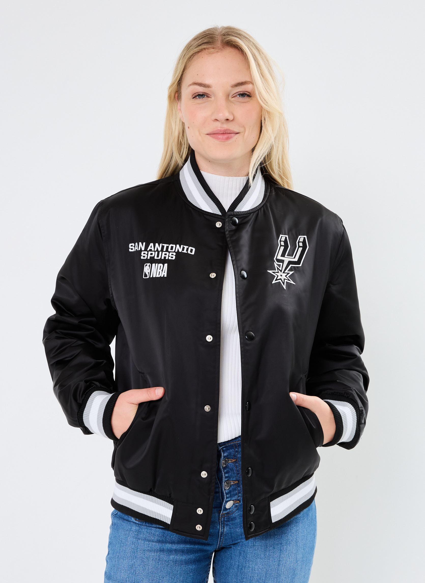Blousons Satin Bomber San Antonio Spurs - Unisexe femme noir New Era Blousons Satin Bomber San Antonio Spurs - Unisexe femme noir SAN ANTONIO SPURS BLK