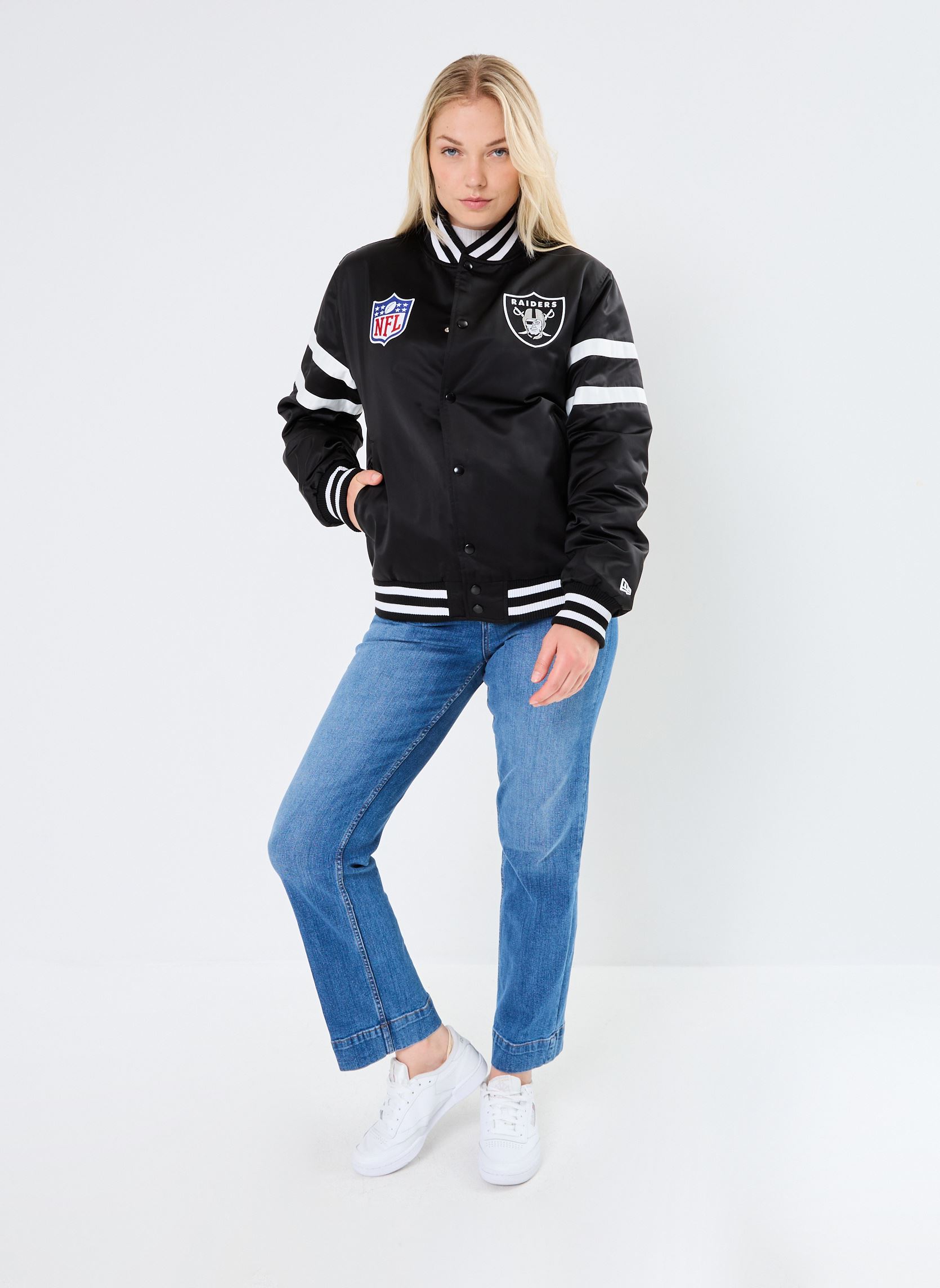 Blousons Satin Bomber Las Vegas Raiders - Unisexe femme noir New Era Blousons Satin Bomber Las Vegas Raiders - Unisexe femme noir LAS VEGAS RAIDERS BLK