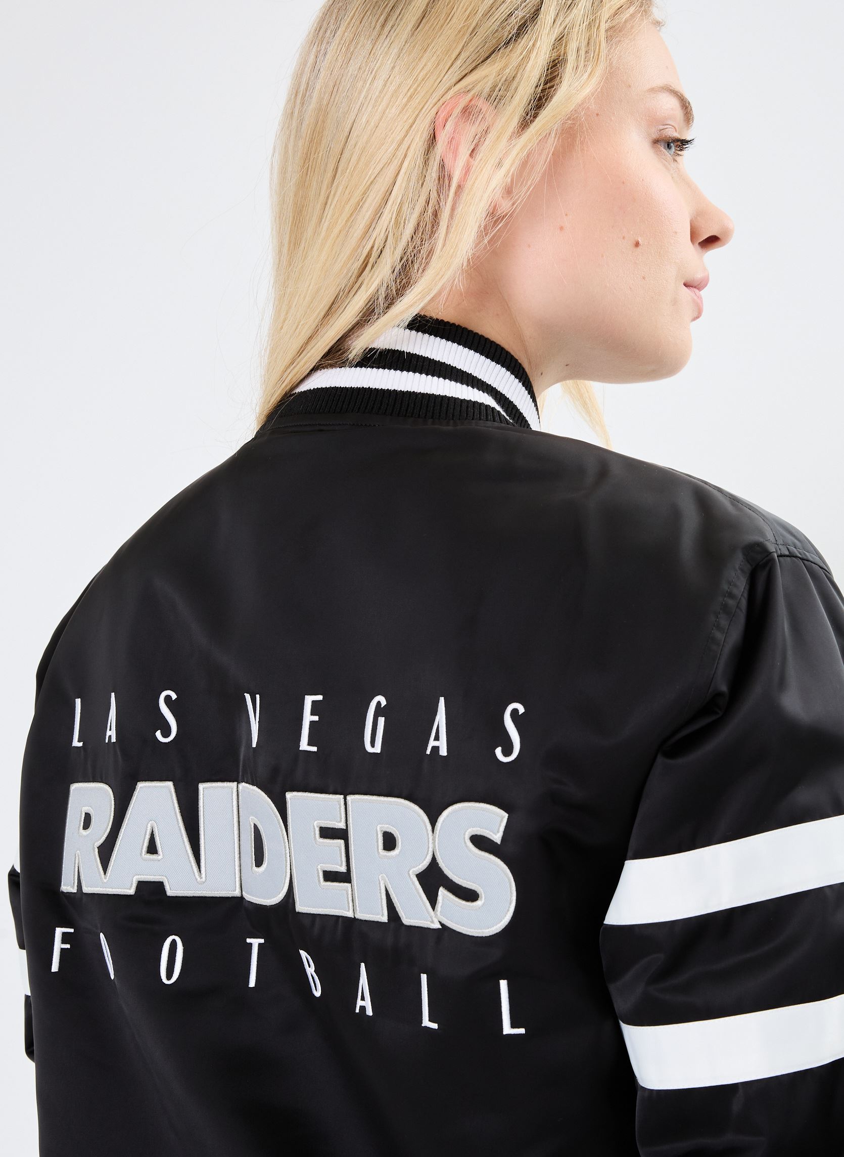 Blousons Satin Bomber Las Vegas Raiders - Unisexe femme noir New Era Blousons Satin Bomber Las Vegas Raiders - Unisexe femme noir LAS VEGAS RAIDERS BLK