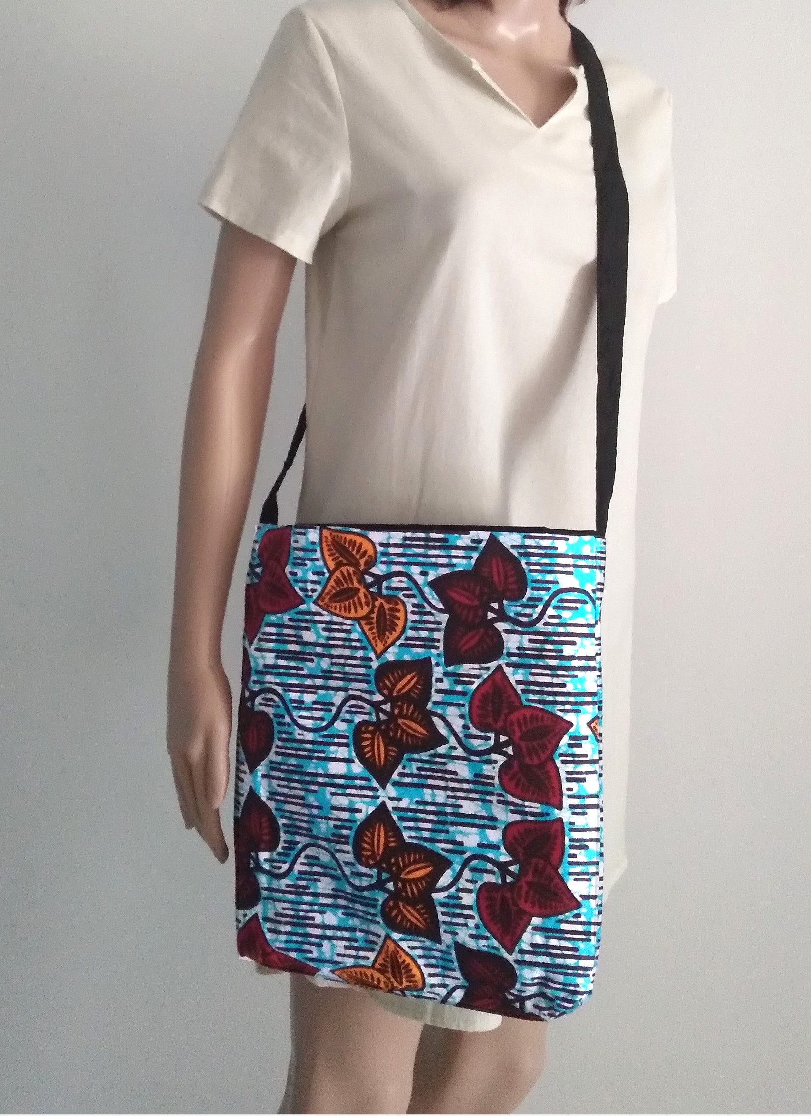 Sacs bandoulière Tote bag velcro moyen format femme bleu WILHELM Sacs bandoulière Tote bag velcro moyen format femme bleu Bleu ciel