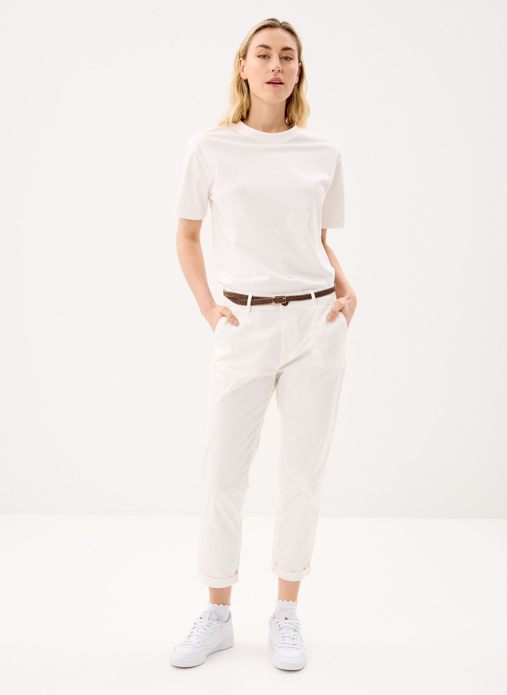 Pantalons chinos PANTALON-CHINO femme blanc MADE BY Pantalons chinos PANTALON-CHINO femme blanc CLOUD DANCER