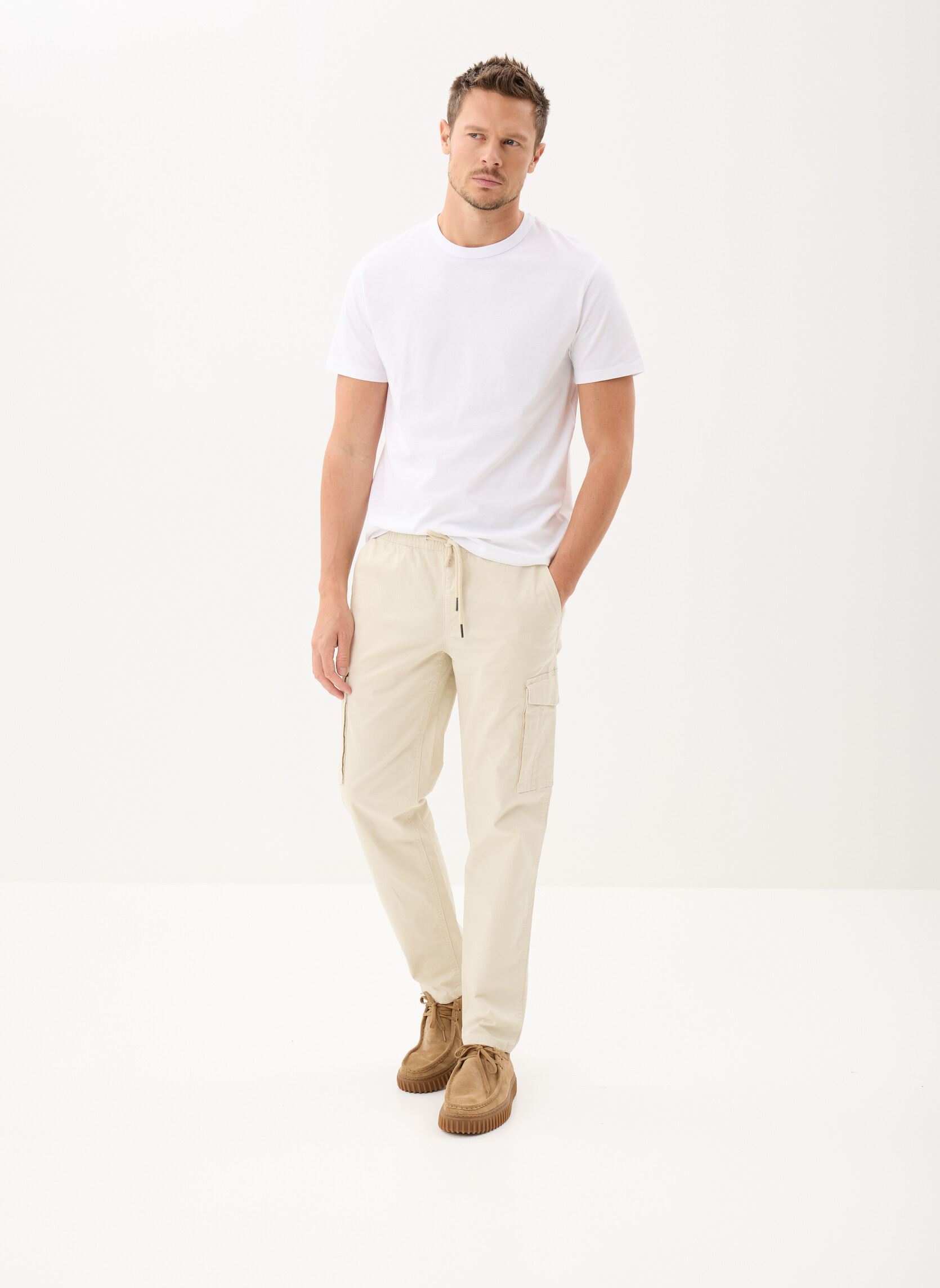 Chino broeken PANT-CARGO heren beige MADE BY Chino broeken PANT-CARGO heren beige ALMOND MILK