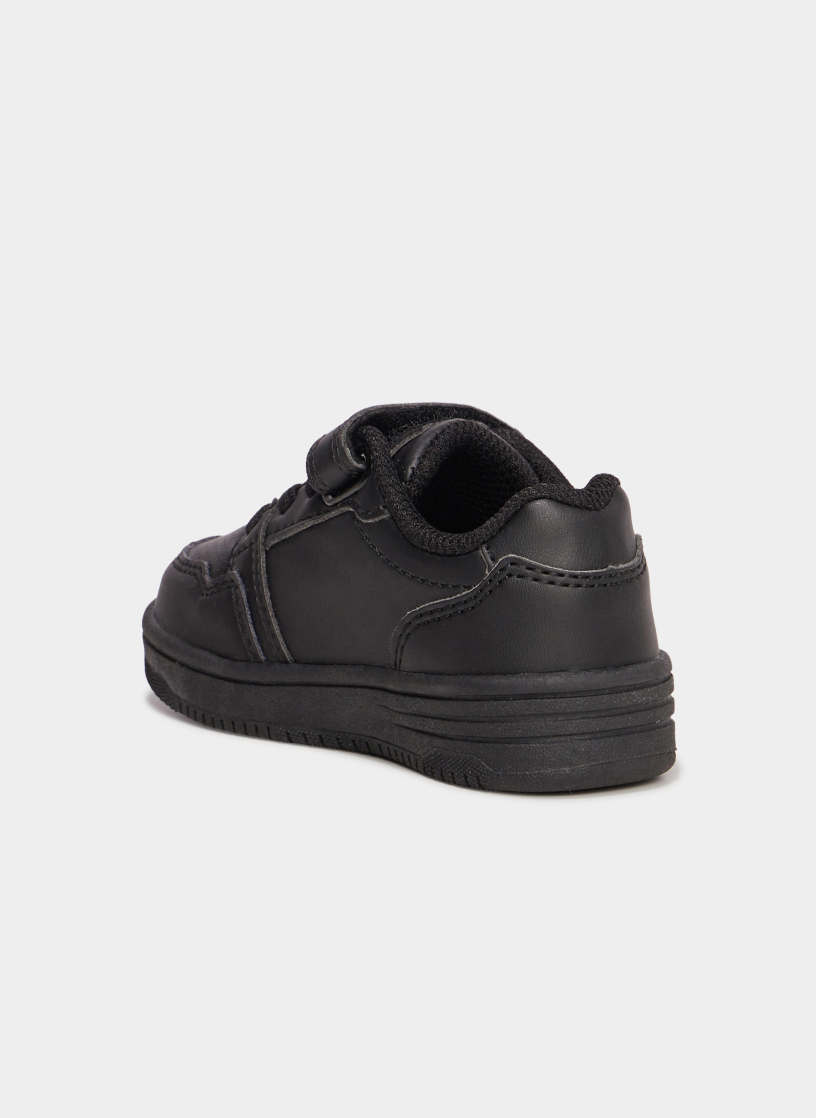 Baskets basses TORMENTA_S_BBG_TO_0_241 garçon noir CREEKS Baskets basses TORMENTA_S_BBG_TO_0_241 garçon noir Noir