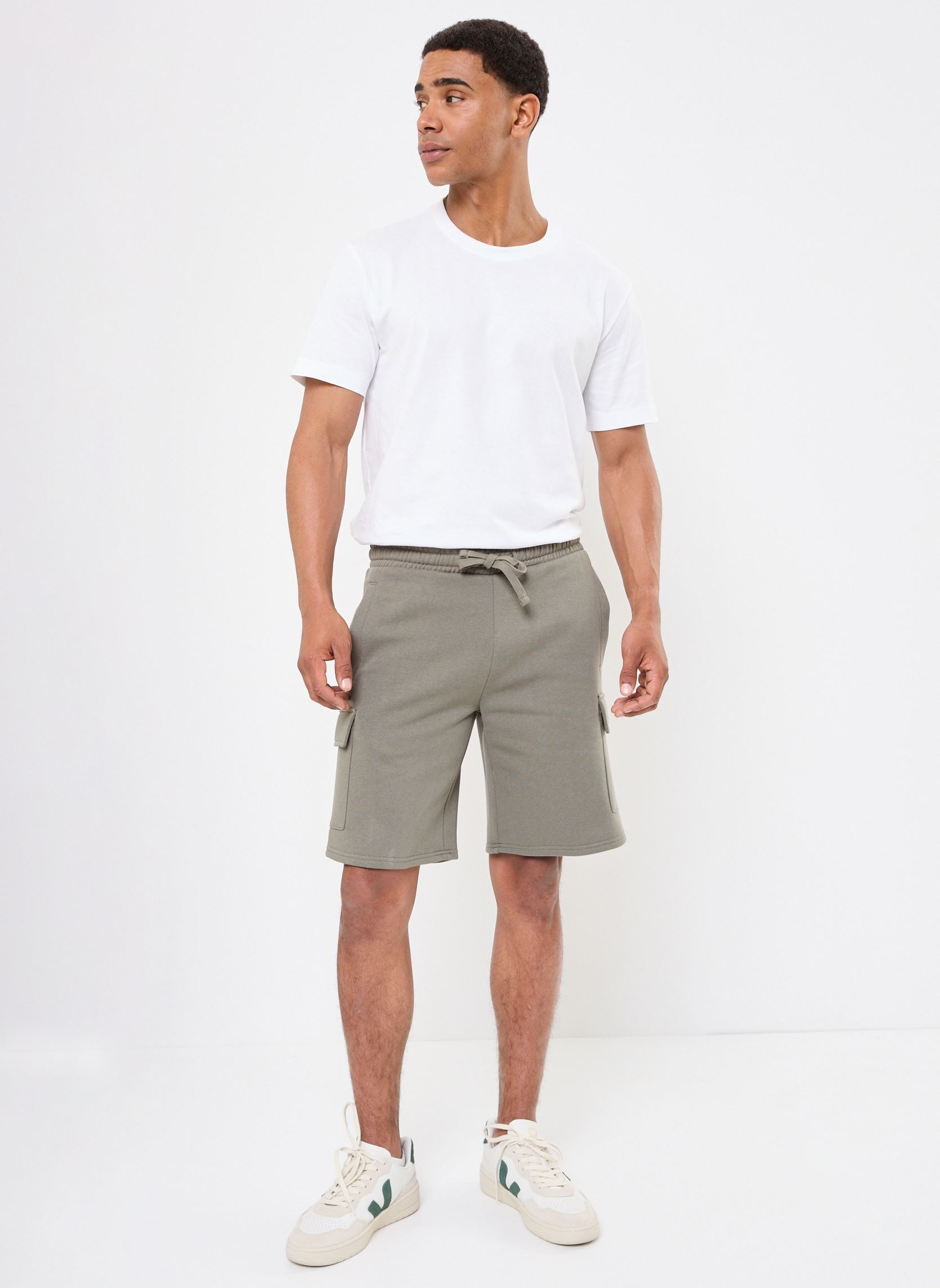 Shorts SHORT-JOGGING-CARGO homme vert MADE BY Shorts SHORT-JOGGING-CARGO homme vert MULLED BASIL