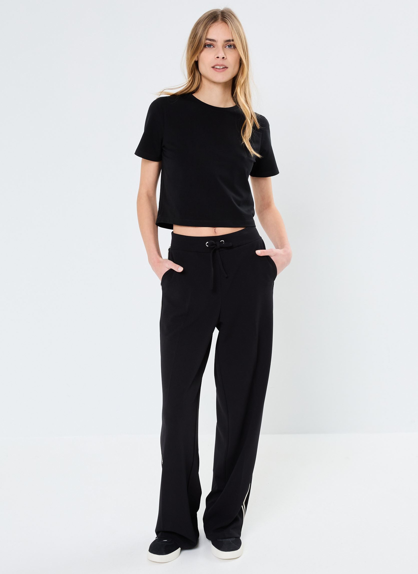 Tee-shirts T-SHIRT-COURT femme noir MADE BY Tee-shirts T-SHIRT-COURT femme noir JET BLACK
