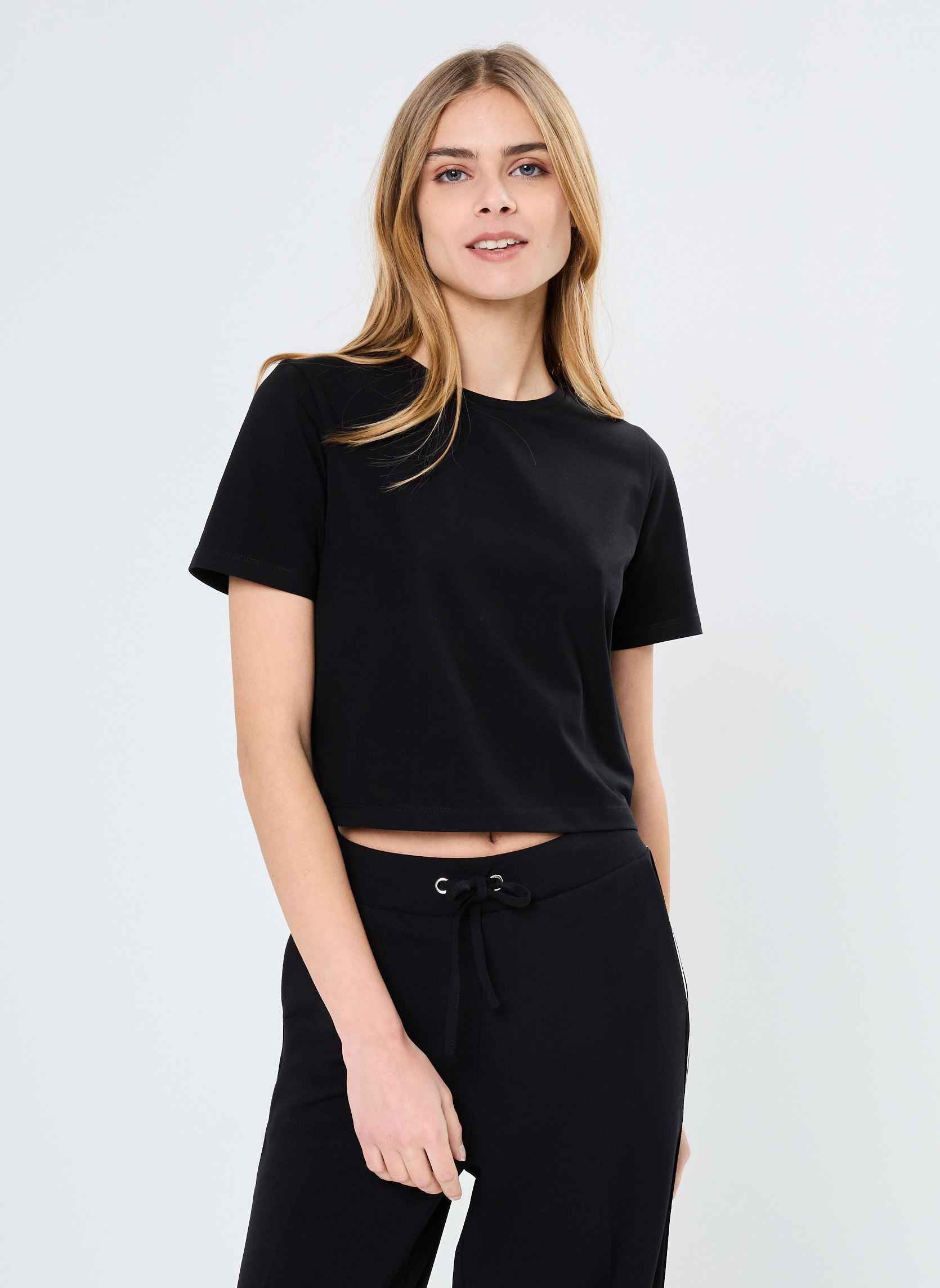 Tee-shirts T-SHIRT-COURT femme noir MADE BY Tee-shirts T-SHIRT-COURT femme noir JET BLACK