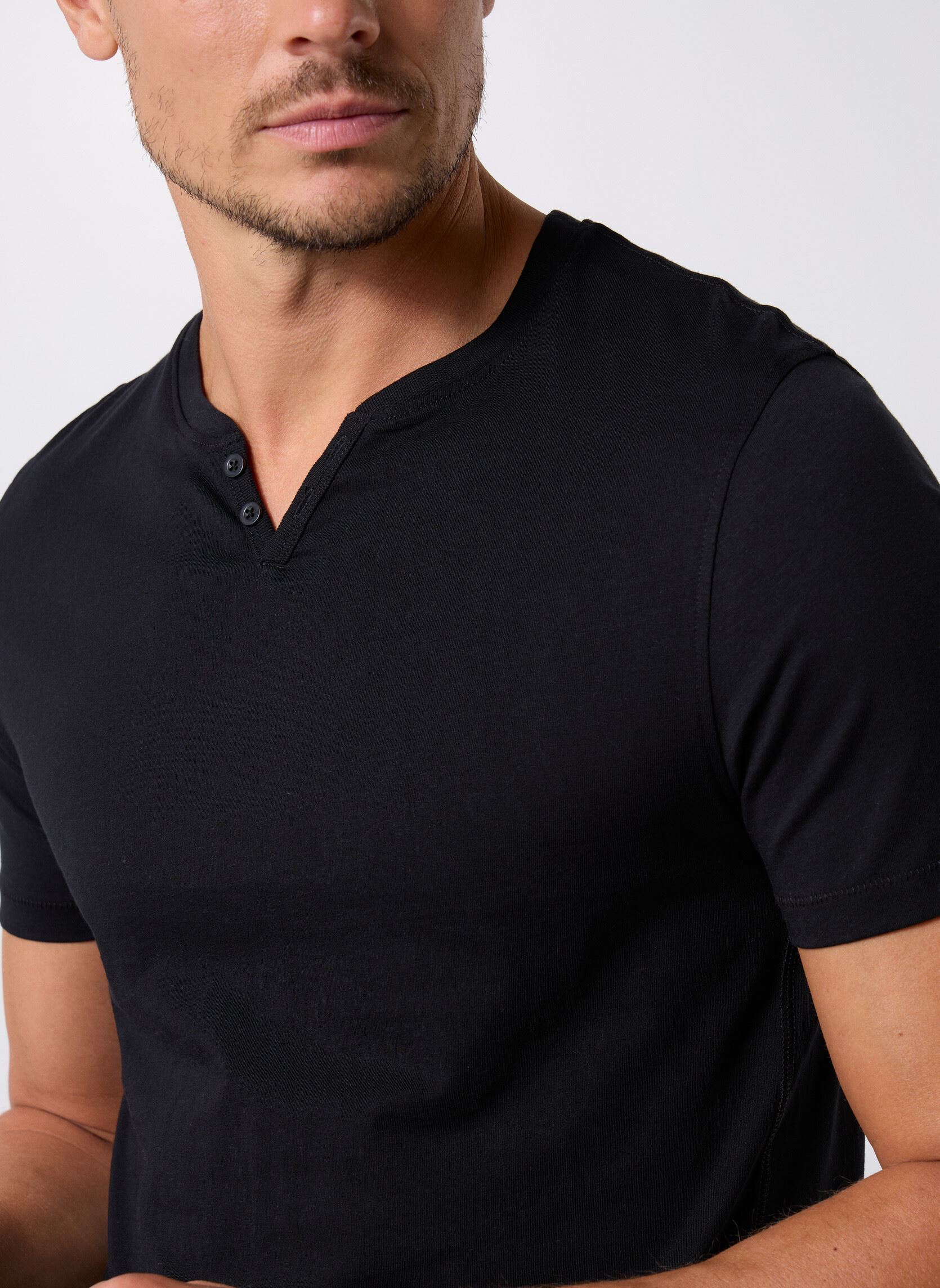 Tee-shirts manches courtes T-SHIRT TUNISIEN homme noir MADE BY Tee-shirts manches courtes T-SHIRT TUNISIEN homme noir Z*NOIR