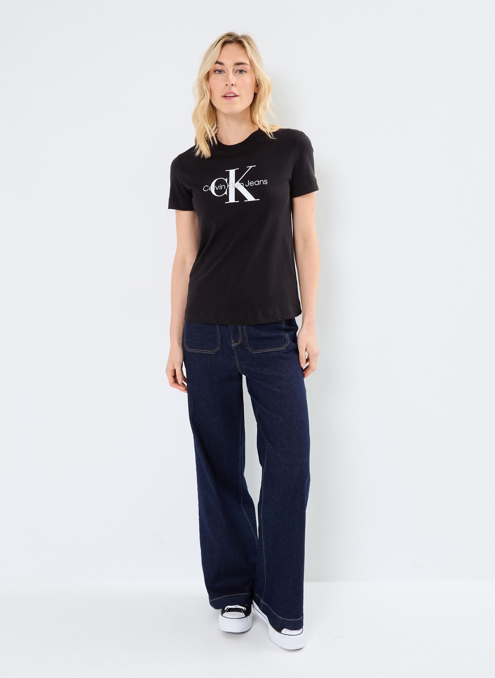 T-shirt a maniche corte Core Monologo Regula J20J219142 donna nero Calvin Klein Jeans T-shirt a maniche corte Core Monologo Regula J20J219142 donna nero CK BLACK