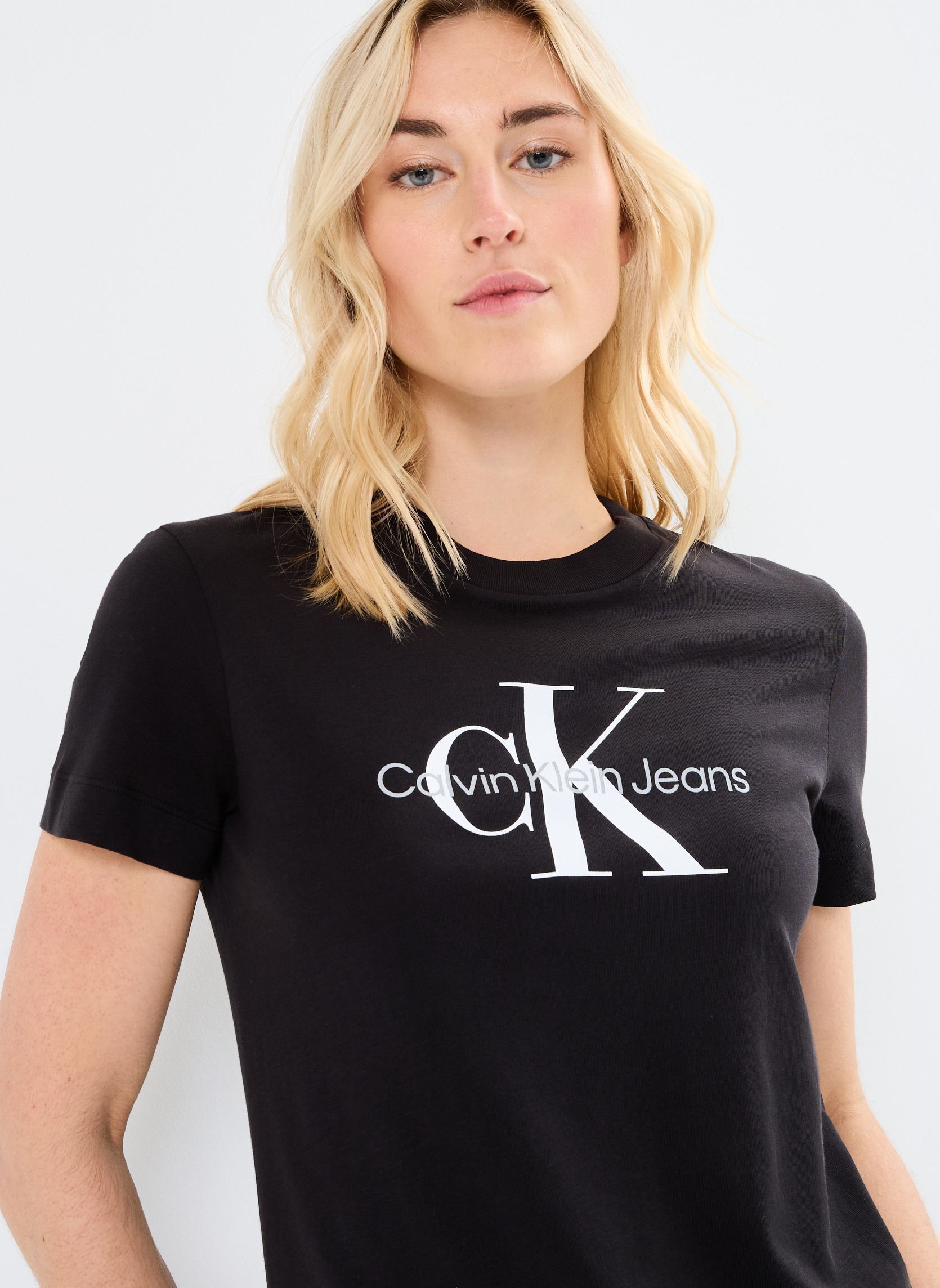 T-shirt a maniche corte Core Monologo Regula J20J219142 donna nero Calvin Klein Jeans T-shirt a maniche corte Core Monologo Regula J20J219142 donna nero CK BLACK