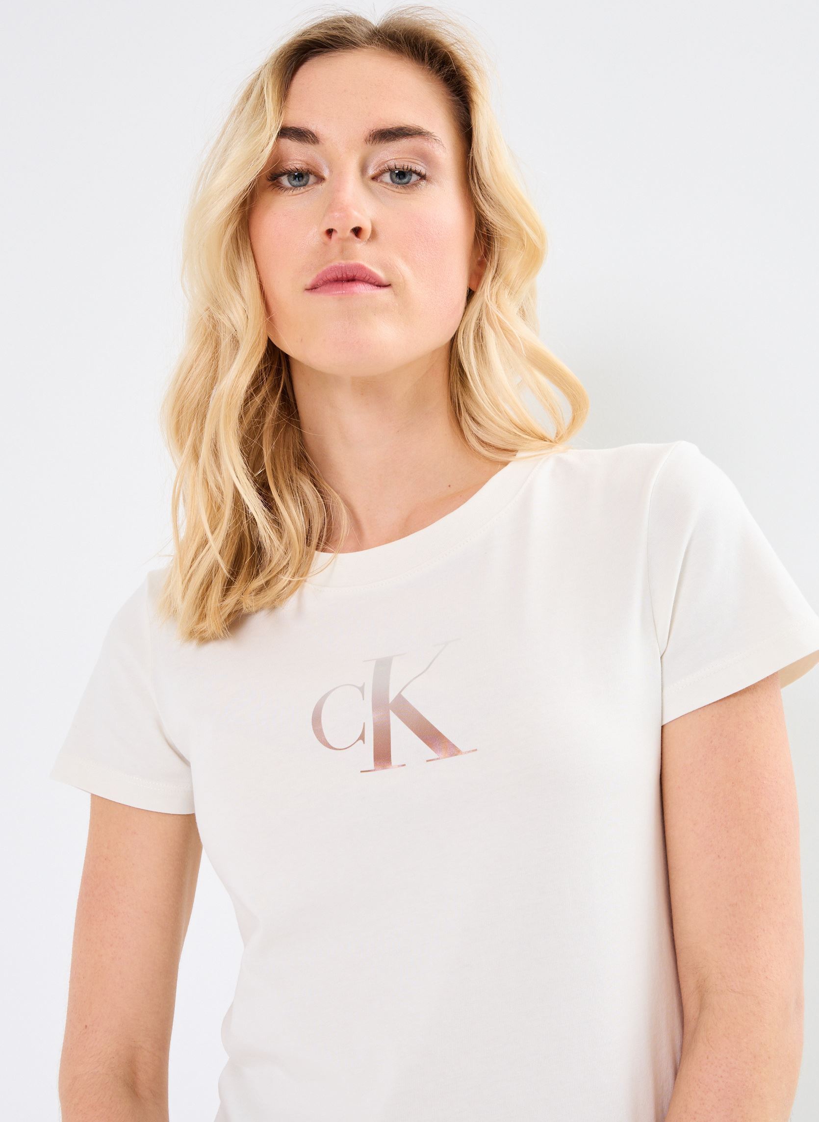 T-shirts met korte mouwen Gradient Ck Slim Tee J20J224982 dames wit Calvin Klein Jeans T-shirts met korte mouwen Gradient Ck Slim Tee J20J224982 dames wit IVORY