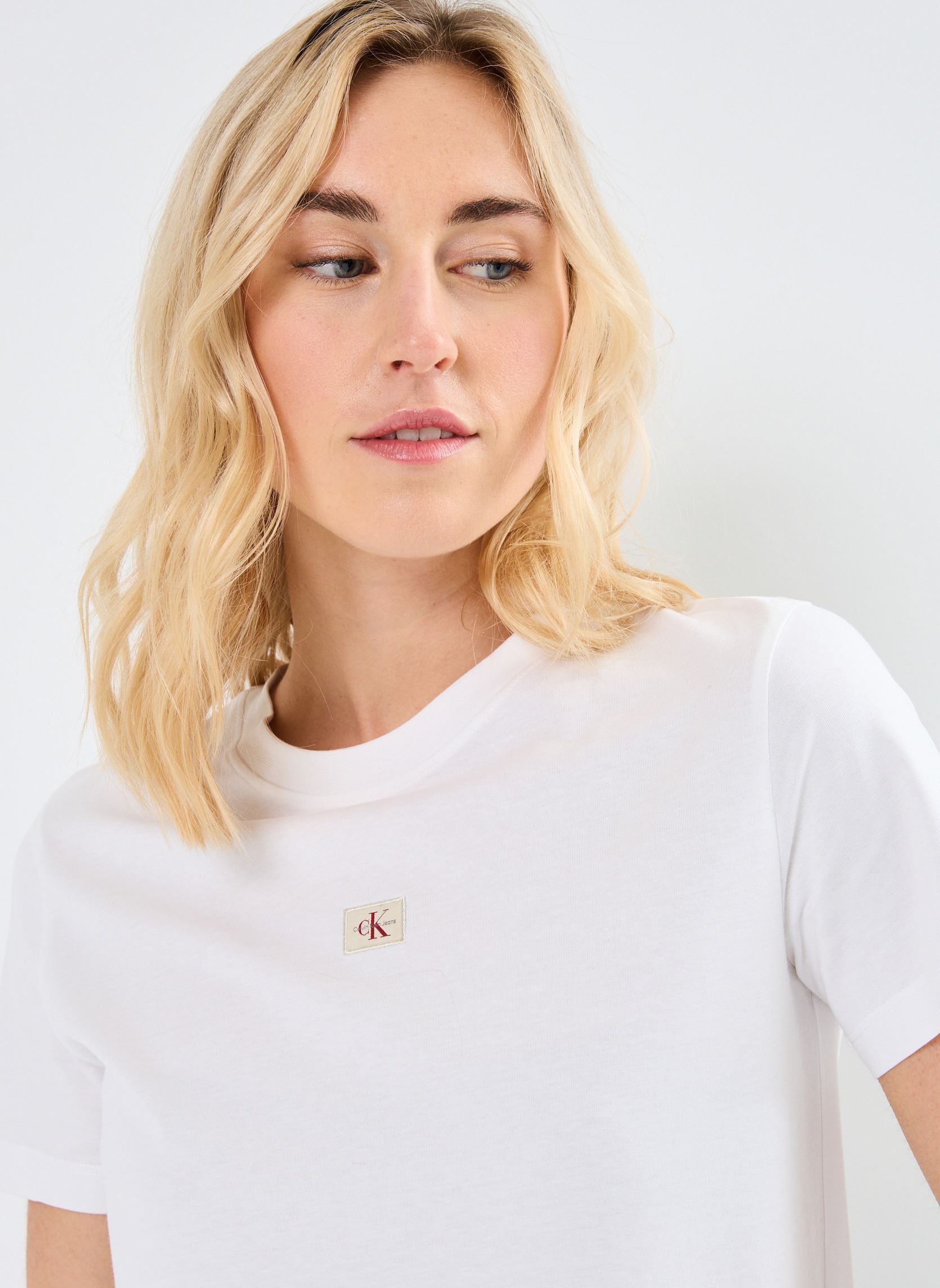 Tee-shirts manches courtes Woven Label Regular J20J225084 femme blanc Calvin Klein Jeans Tee-shirts manches courtes Woven Label Regular J20J225084 femme blanc BRIGHT WHITE