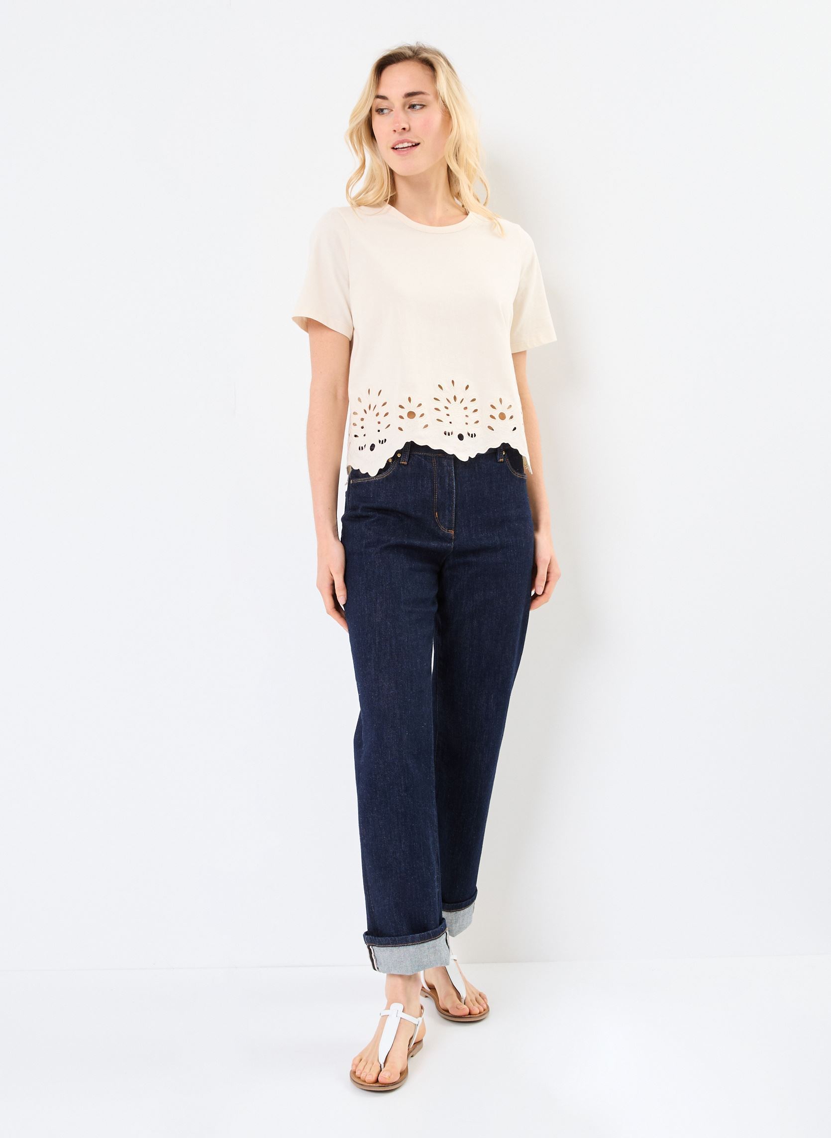 Tee-shirts manches courtes T-SHIRT-BRODERIE femme beige Georgia Rose Tee-shirts manches courtes T-SHIRT-BRODERIE femme beige BIRCH