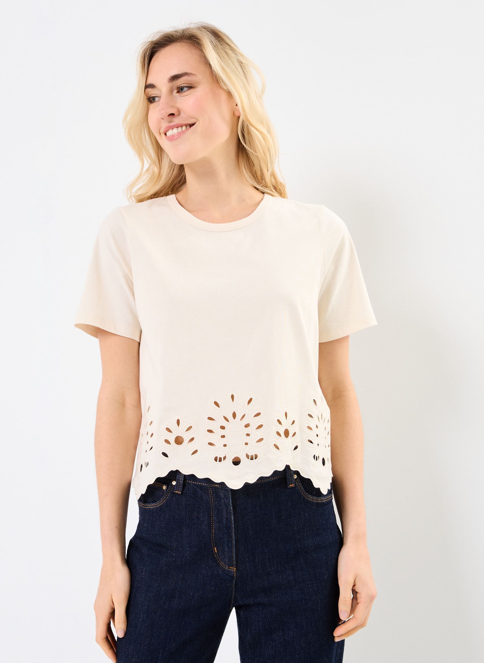Tee-shirts manches courtes T-SHIRT-BRODERIE femme beige Georgia Rose Tee-shirts manches courtes T-SHIRT-BRODERIE femme beige BIRCH
