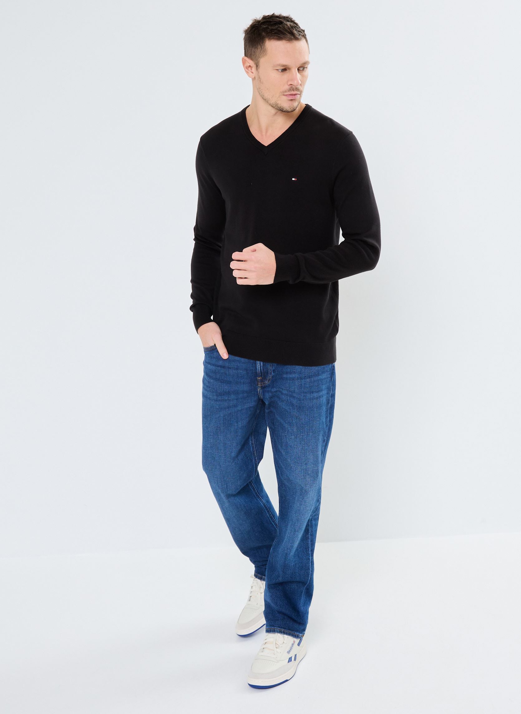 Pulls Essential Cotton V N MW0MW14745 homme noir Tommy Hilfiger Pulls Essential Cotton V N MW0MW14745 homme noir BLACK