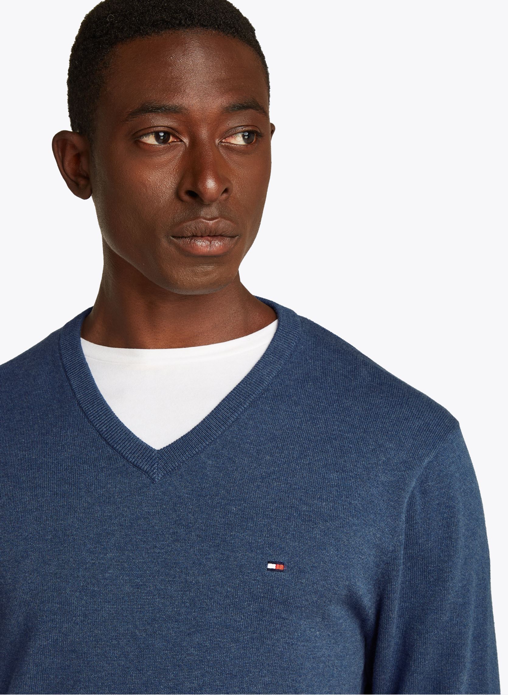 Pulls Essential Cotton V N MW0MW14745 homme bleu Tommy Hilfiger Pulls Essential Cotton V N MW0MW14745 homme bleu AEGEAN SEA HEATHER
