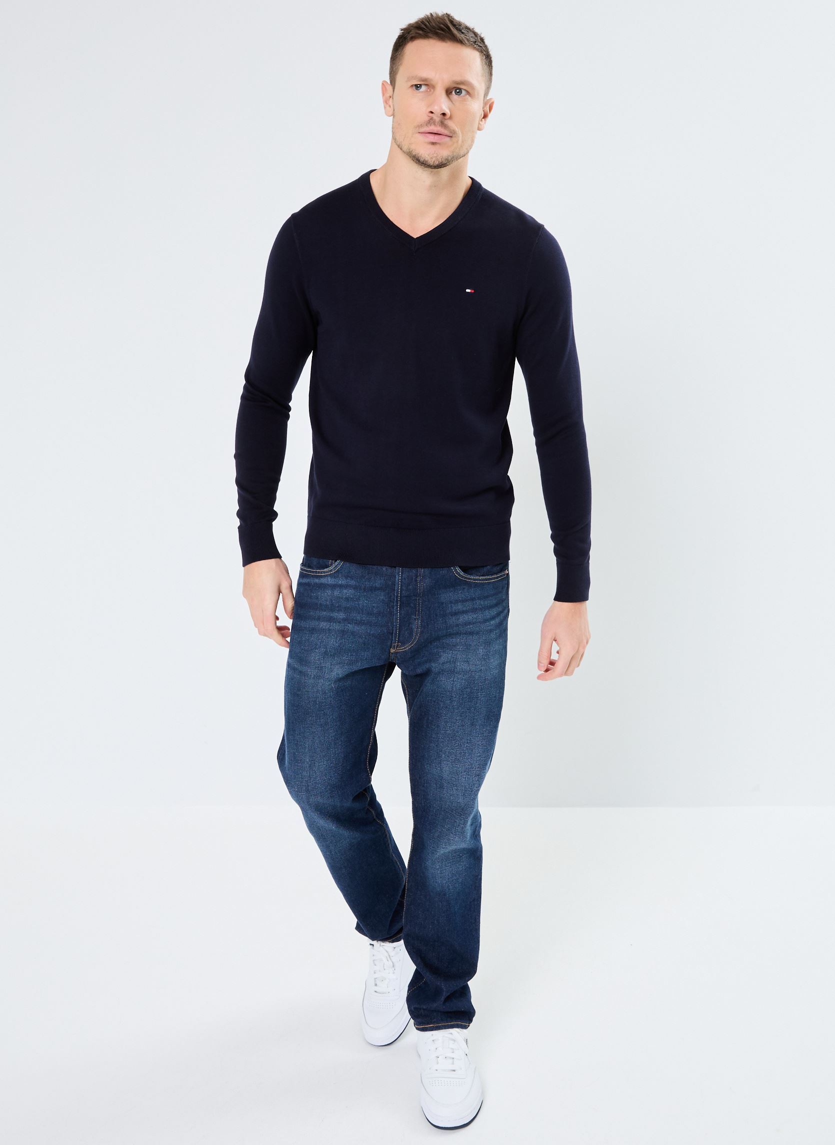Pulls Essential Cotton V N MW0MW14745 homme bleu Tommy Hilfiger Pulls Essential Cotton V N MW0MW14745 homme bleu DESERT SKY