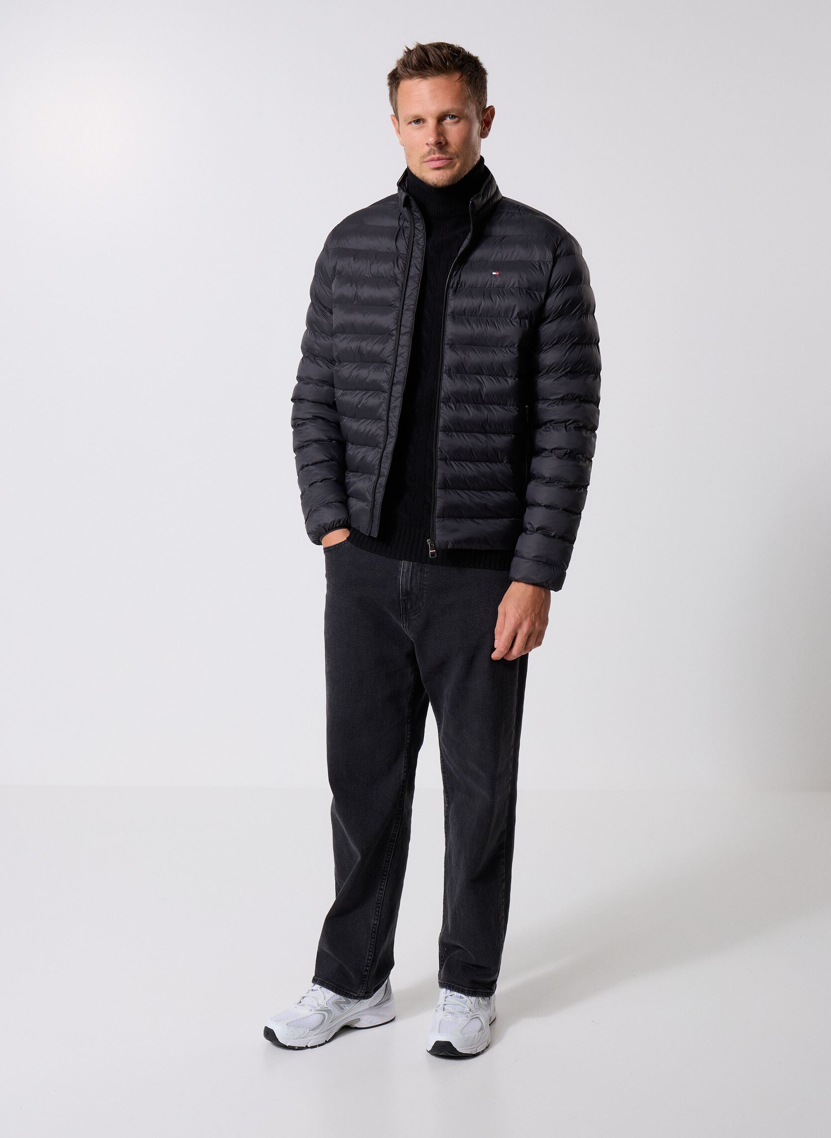 Daunenjacken Core Packable Recycl MW0MW39990 herren schwarz Tommy Hilfiger Daunenjacken Core Packable Recycl MW0MW39990 herren schwarz BLACK