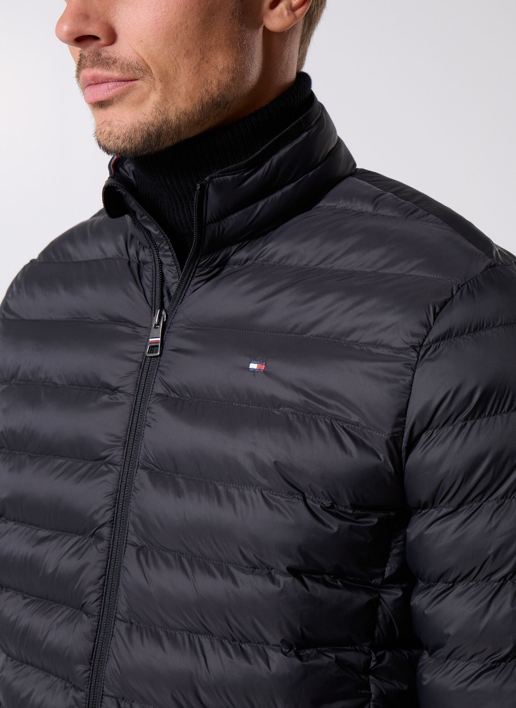 Daunenjacken Core Packable Recycl MW0MW39990 herren schwarz Tommy Hilfiger Daunenjacken Core Packable Recycl MW0MW39990 herren schwarz BLACK