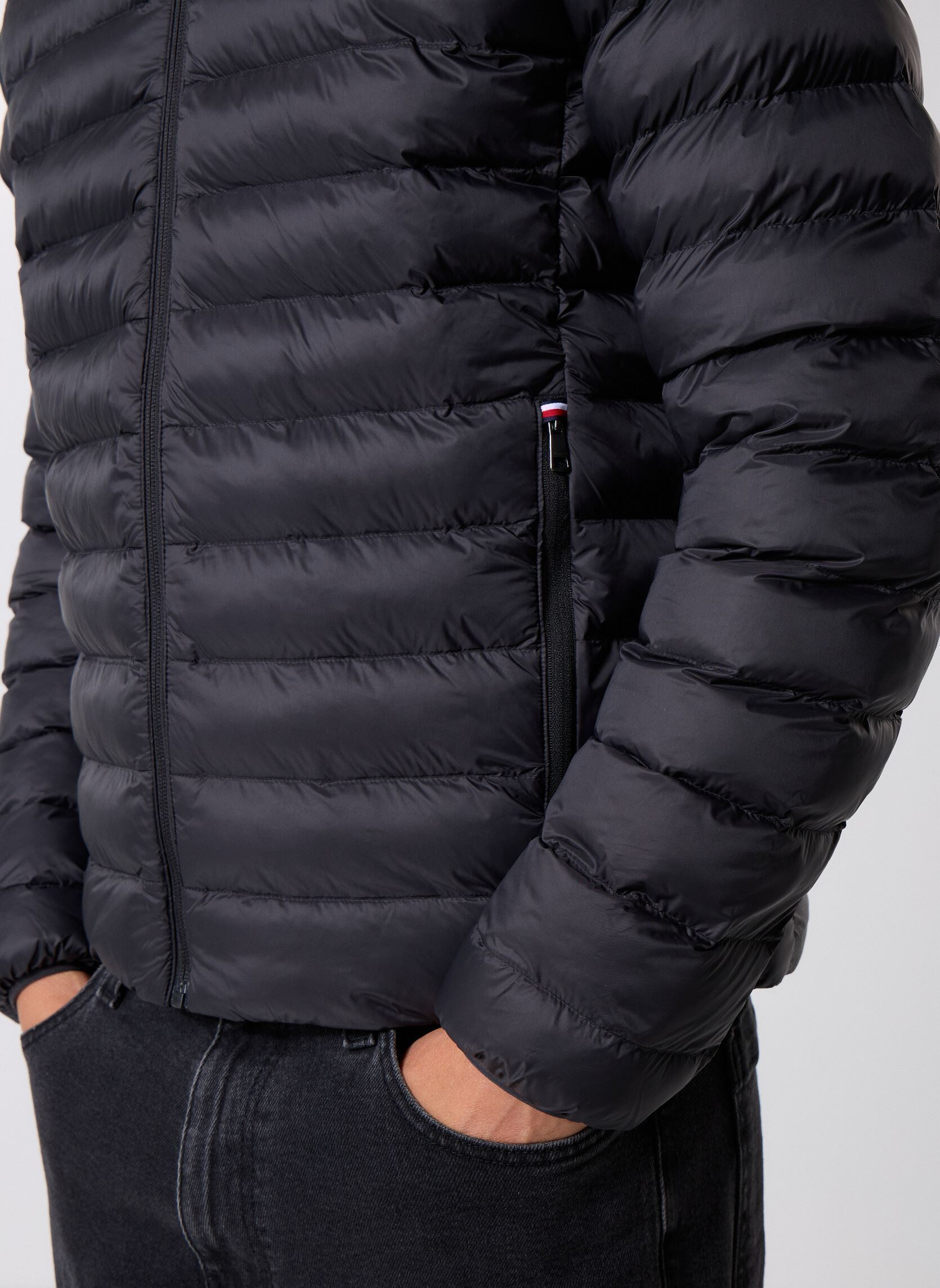 Daunenjacken Core Packable Recycl MW0MW39990 herren schwarz Tommy Hilfiger Daunenjacken Core Packable Recycl MW0MW39990 herren schwarz BLACK