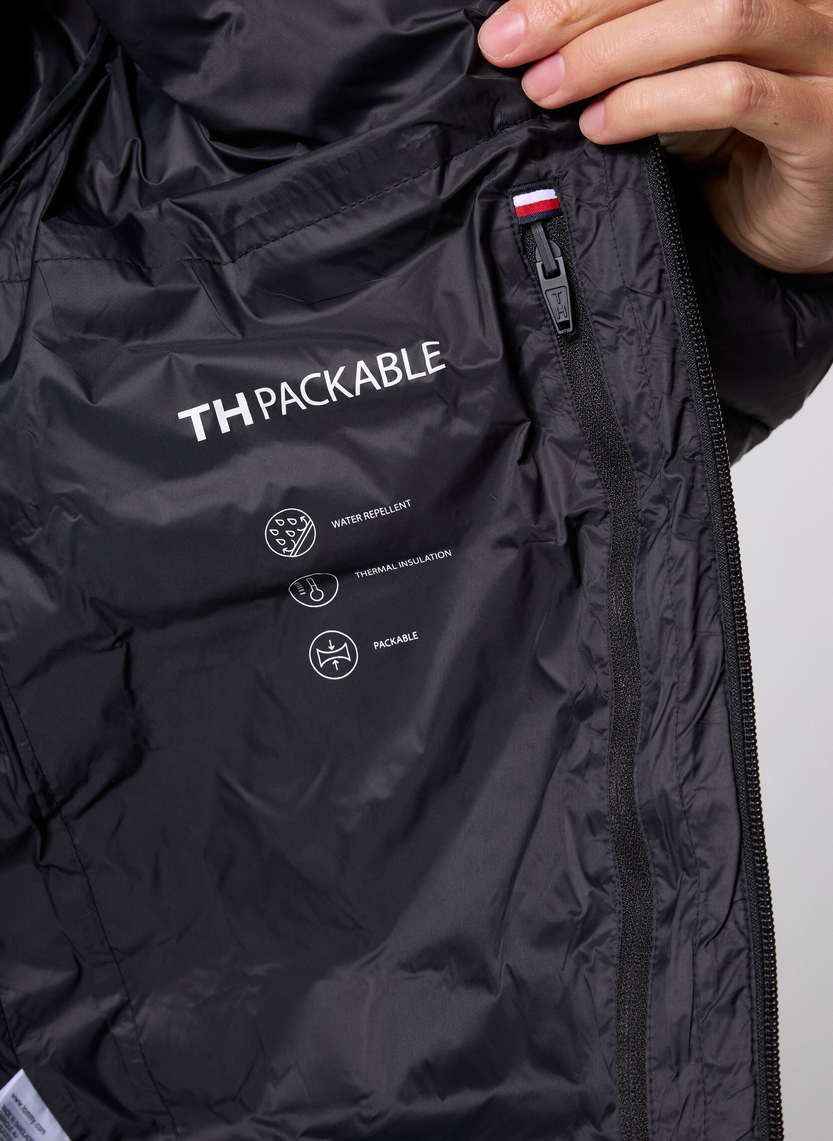 Daunenjacken Core Packable Recycl MW0MW39990 herren schwarz Tommy Hilfiger Daunenjacken Core Packable Recycl MW0MW39990 herren schwarz BLACK