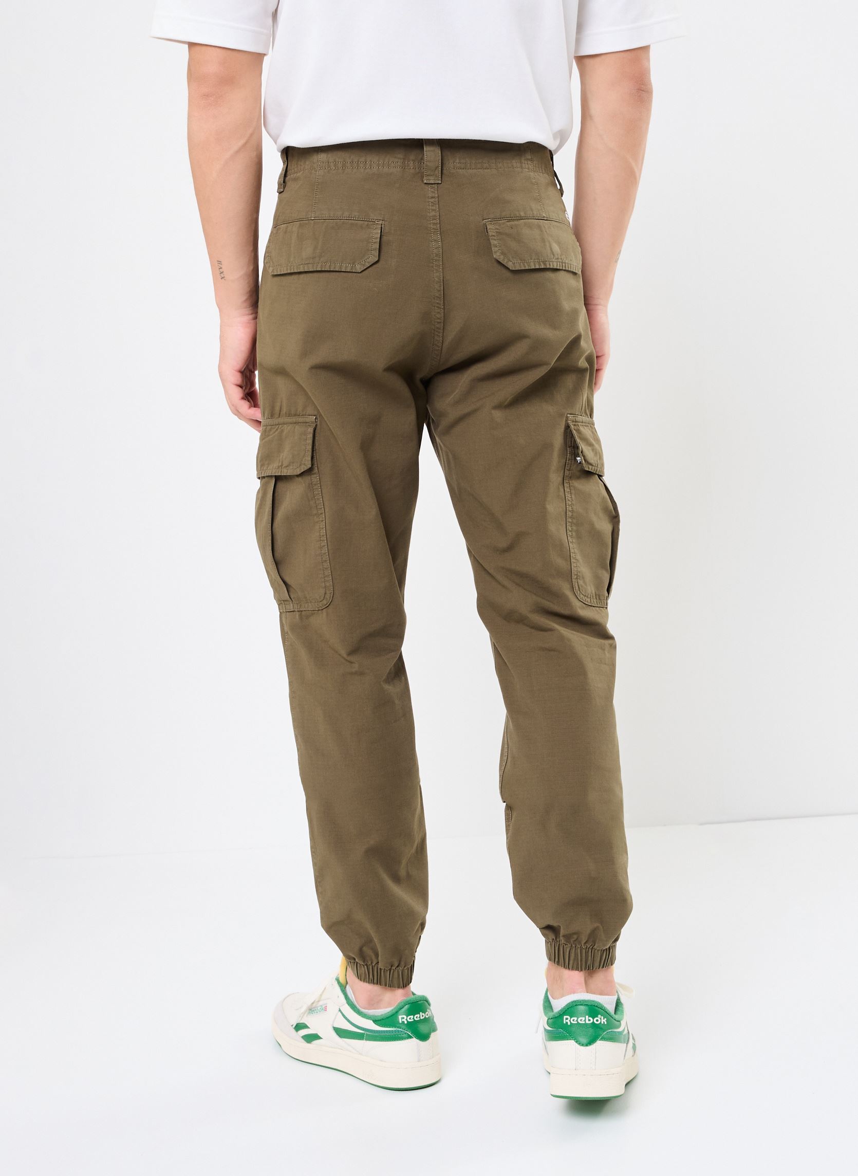 Pantalons chino Tjm Ryan Cargo DM0DM20284 homme vert Tommy Jeans Pantalons chino Tjm Ryan Cargo DM0DM20284 homme vert FATIGUE GREEN
