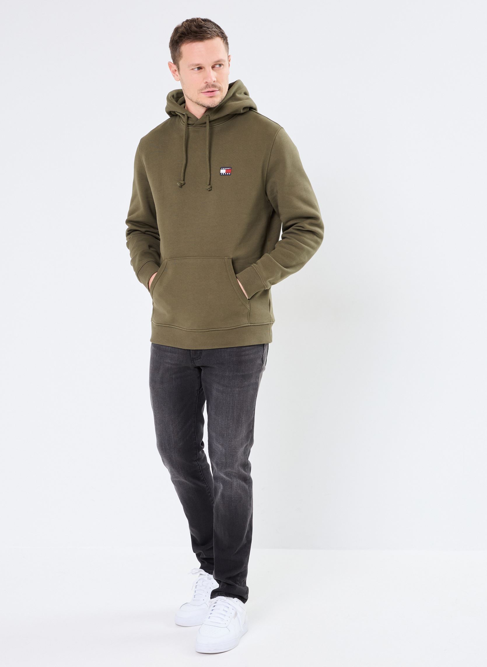 Sweats à capuche Tjm Reg Badge Hoodie DM0DM20258 homme vert Tommy Jeans Sweats à capuche Tjm Reg Badge Hoodie DM0DM20258 homme vert FATIGUE GREEN
