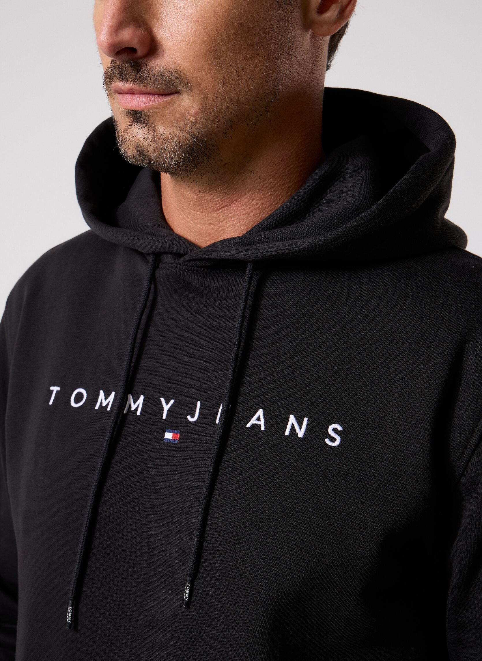 Hoodies Tjm Reg Linear Logo DM0DM20746 heren zwart Tommy Jeans Hoodies Tjm Reg Linear Logo DM0DM20746 heren zwart Black