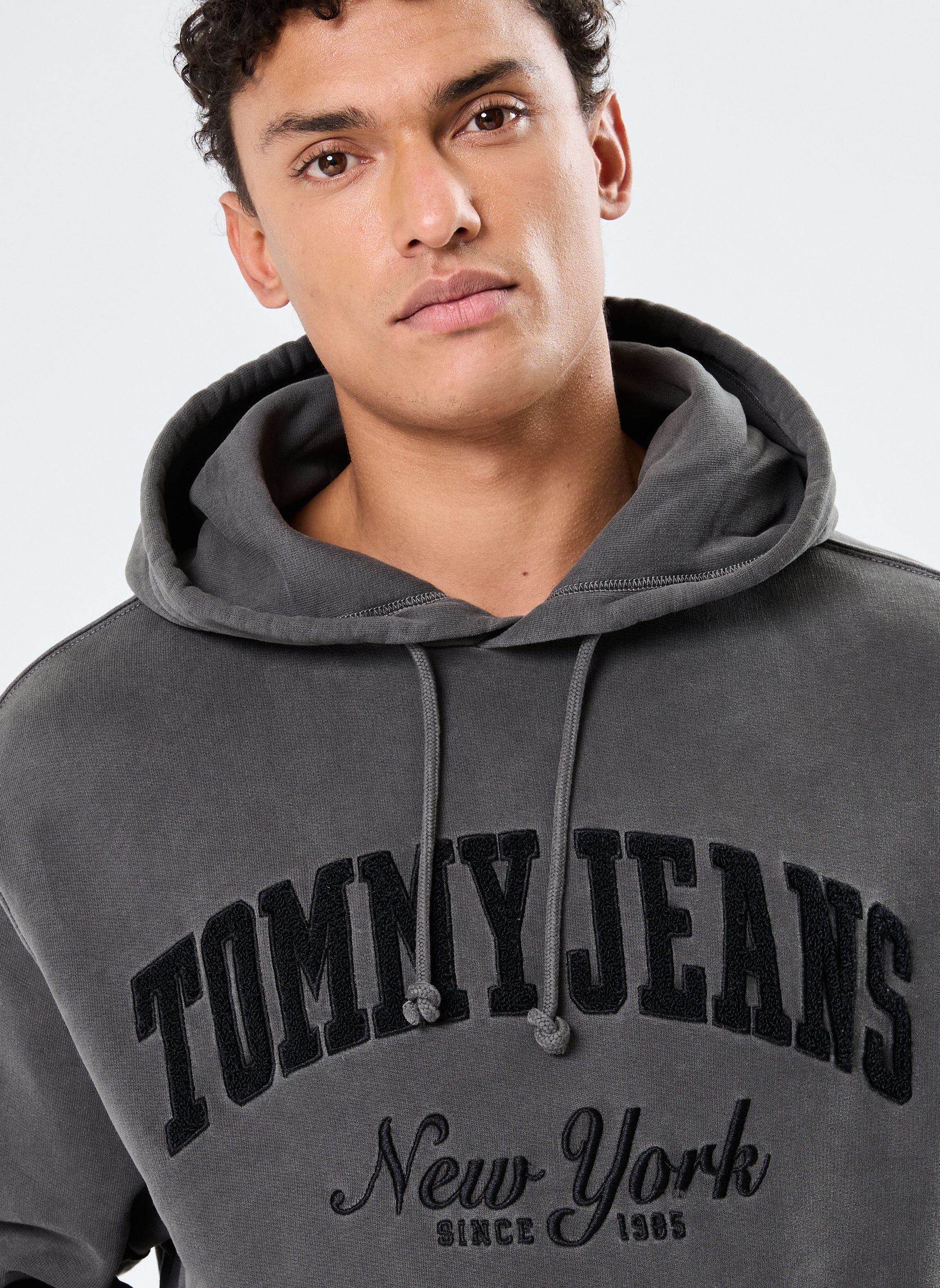 Kapuzenpullover Tjm Rlx Vintage Vars DM0DM20263 herren grau Tommy Jeans Kapuzenpullover Tjm Rlx Vintage Vars DM0DM20263 herren grau BLACK
