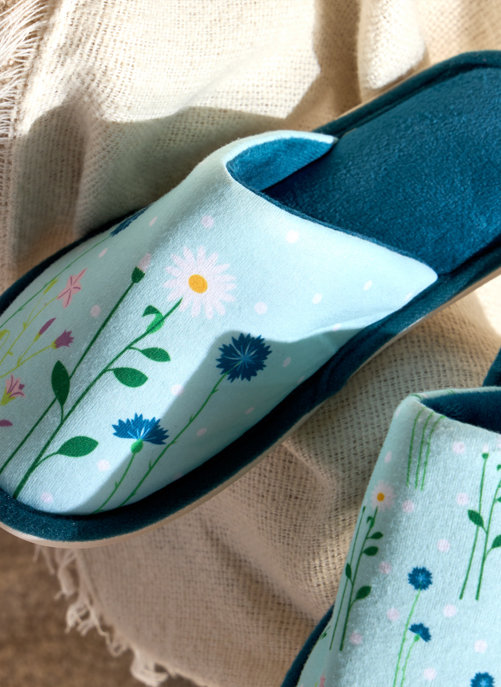 Chaussons Pantoufles Fleurs des Prés femme bleu Dedoles Chaussons Pantoufles Fleurs des Prés femme bleu Bleu