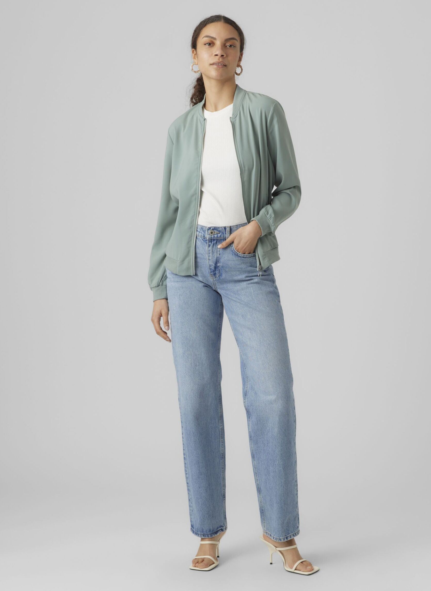 Vestes VMCOCO L/S BOMBER GA NOOS femme vert Vero Moda Vestes VMCOCO L/S BOMBER GA NOOS femme vert LAUREL WREATH