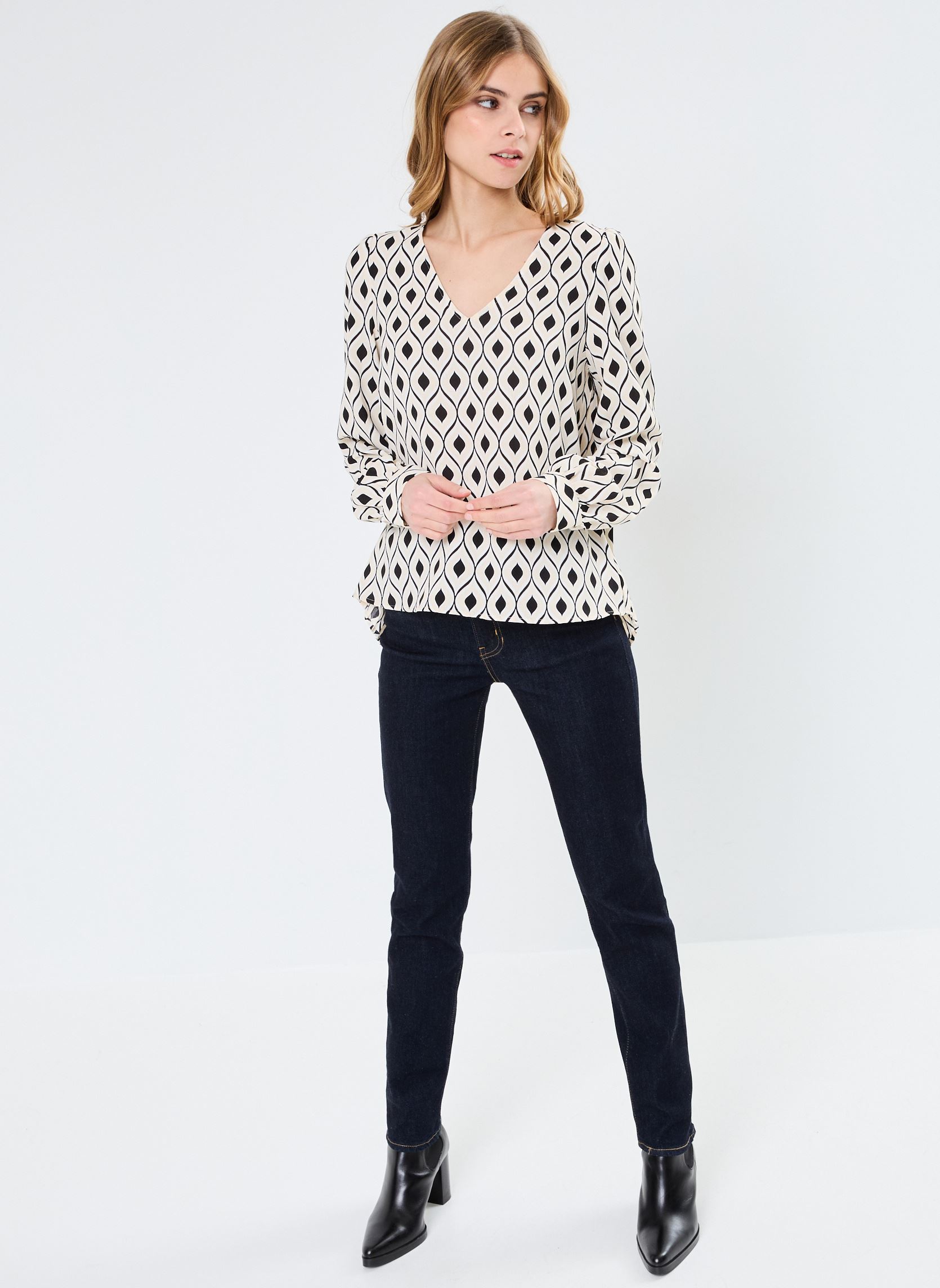 Blouses met lange mouwen VMVARIA L/S V-NECK TOP WVN BTQ GA dames beige Vero Moda Blouses met lange mouwen VMVARIA L/S V-NECK TOP WVN BTQ GA dames beige Birch