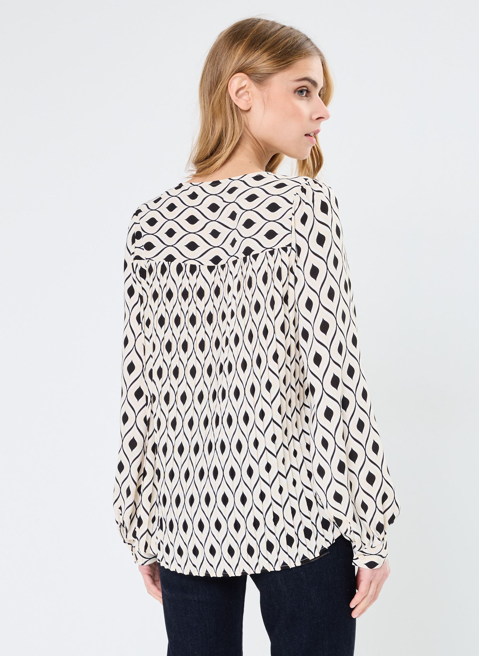 Blouses met lange mouwen VMVARIA L/S V-NECK TOP WVN BTQ GA dames beige Vero Moda Blouses met lange mouwen VMVARIA L/S V-NECK TOP WVN BTQ GA dames beige Birch