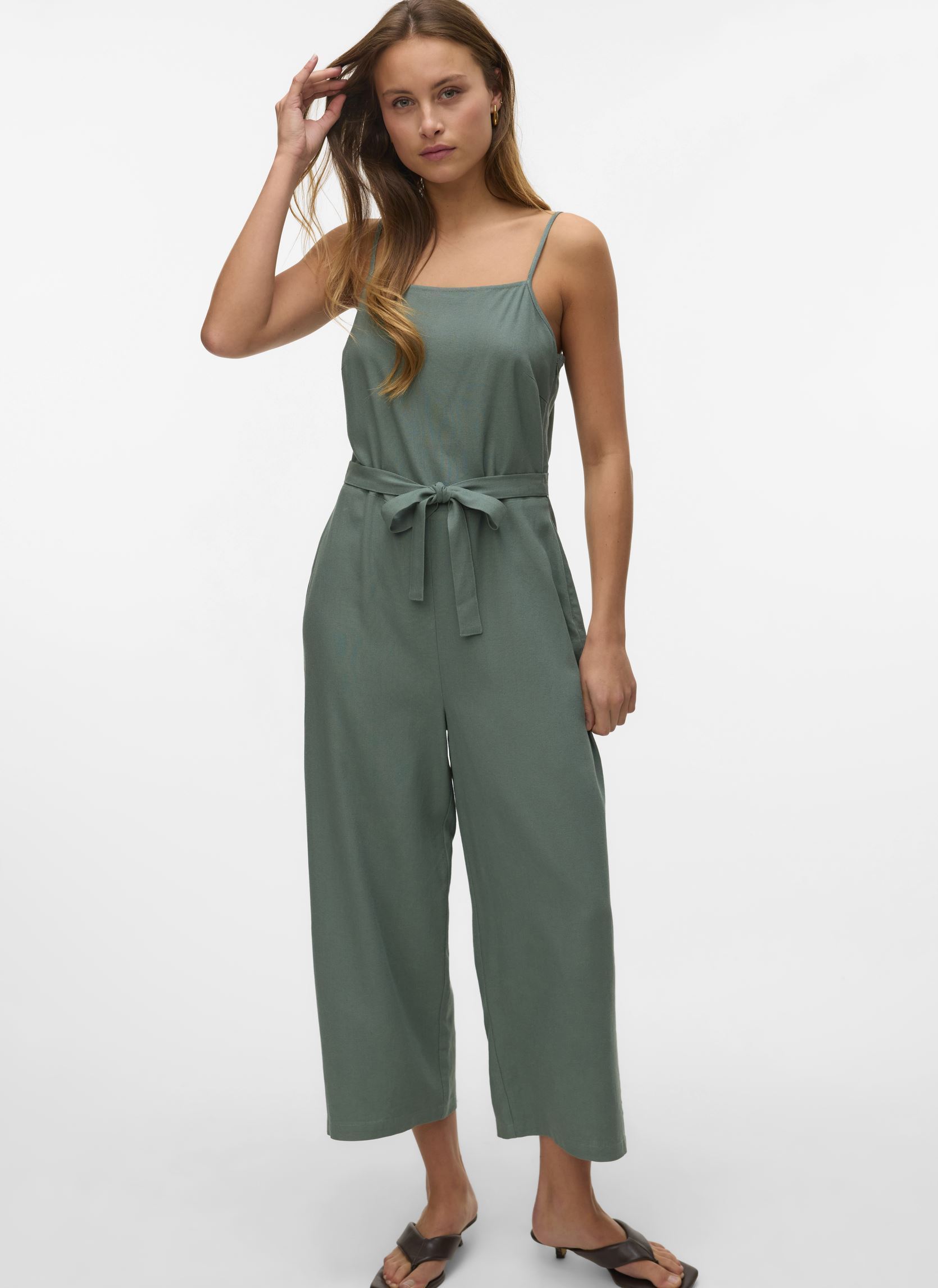 Combinaisons pantalon VMMYMILO S/L CULOTTE JUMPSUIT WVN GA femme gris Vero Moda Combinaisons pantalon VMMYMILO S/L CULOTTE JUMPSUIT WVN GA femme gris LAUREL WREATH