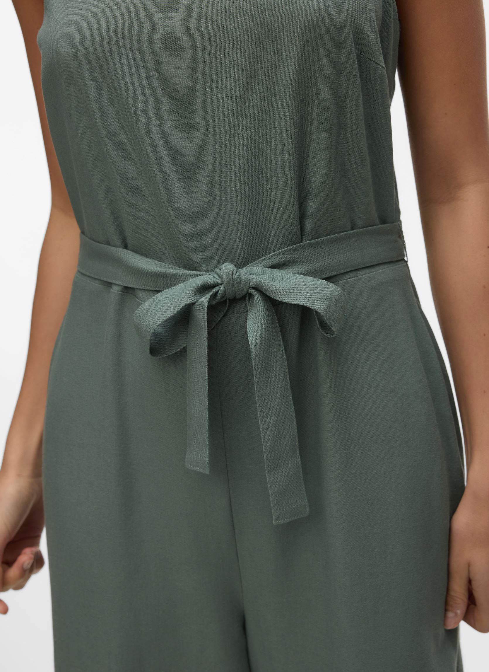 Combinaisons pantalon VMMYMILO S/L CULOTTE JUMPSUIT WVN GA femme gris Vero Moda Combinaisons pantalon VMMYMILO S/L CULOTTE JUMPSUIT WVN GA femme gris LAUREL WREATH