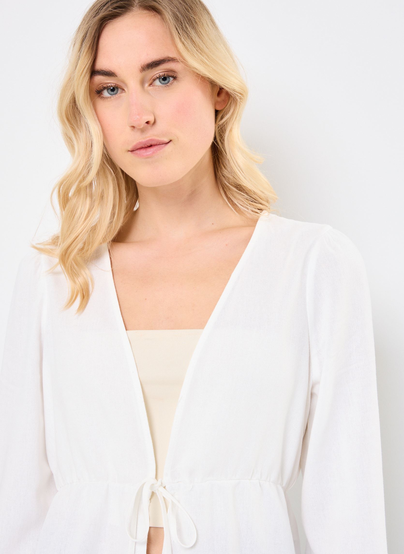 Blouses met lange mouwen VMMYMILO L/S TIE-DETAIL TOP WVN GA dames wit Vero Moda Blouses met lange mouwen VMMYMILO L/S TIE-DETAIL TOP WVN GA dames wit SNOW WHITE