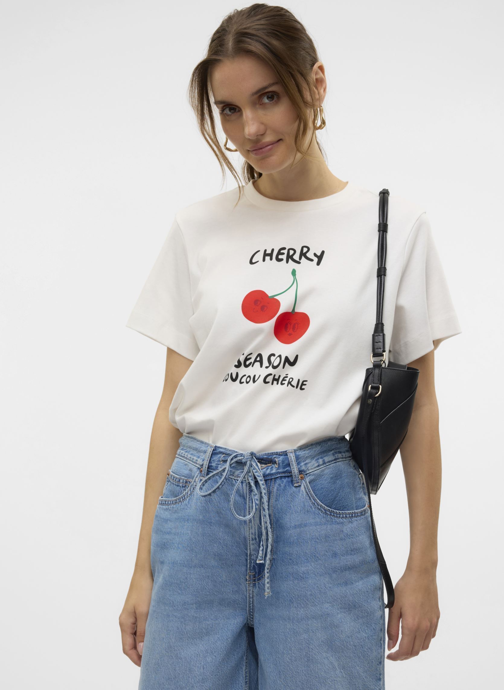 T-shirt a maniche corte VMSONYA METTE SS TOP BOX JRS GA CHERRY donna bianco Vero Moda T-shirt a maniche corte VMSONYA METTE SS TOP BOX JRS GA CHERRY donna bianco Snow white