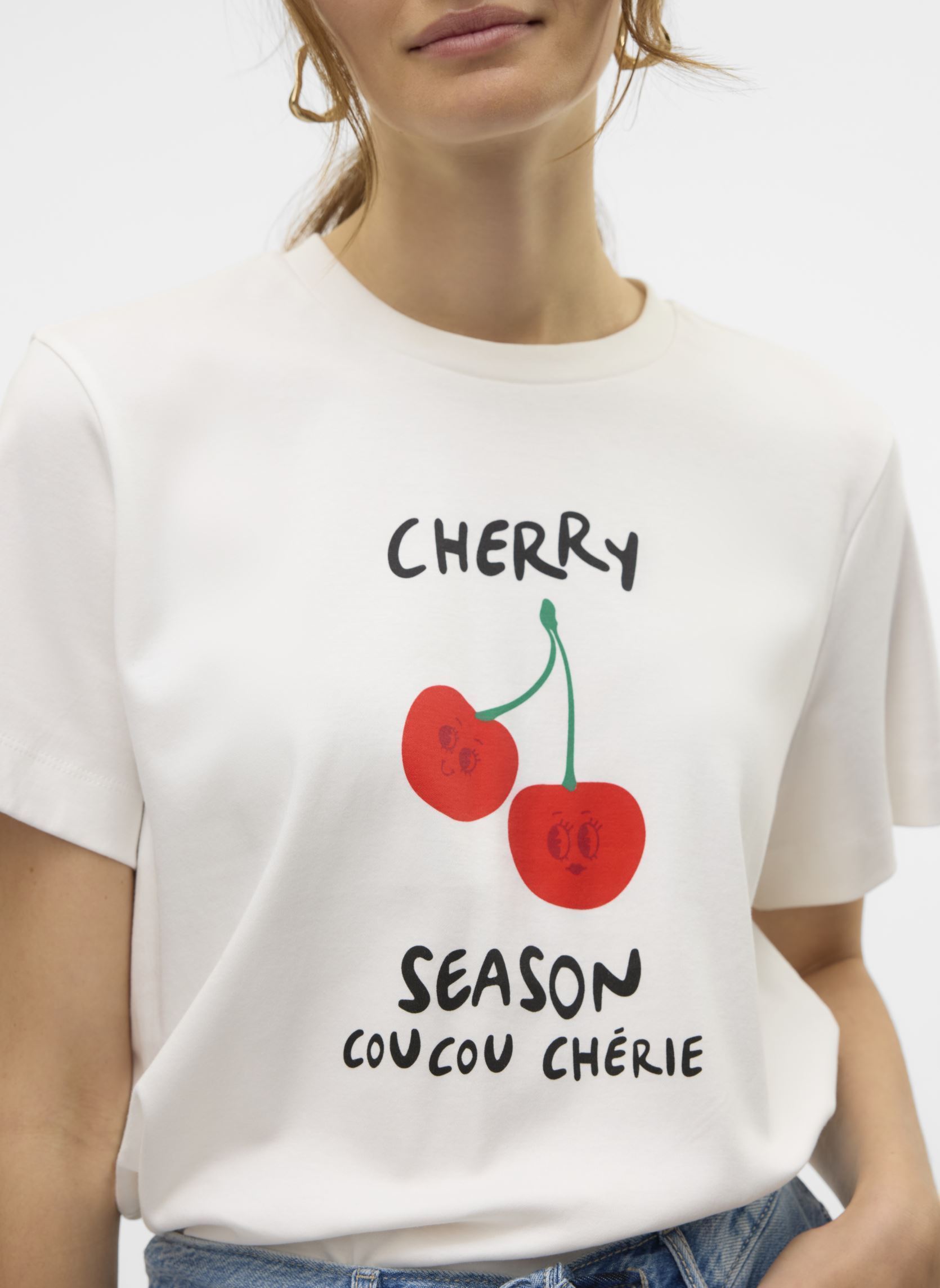 T-shirt a maniche corte VMSONYA METTE SS TOP BOX JRS GA CHERRY donna bianco Vero Moda T-shirt a maniche corte VMSONYA METTE SS TOP BOX JRS GA CHERRY donna bianco Snow white