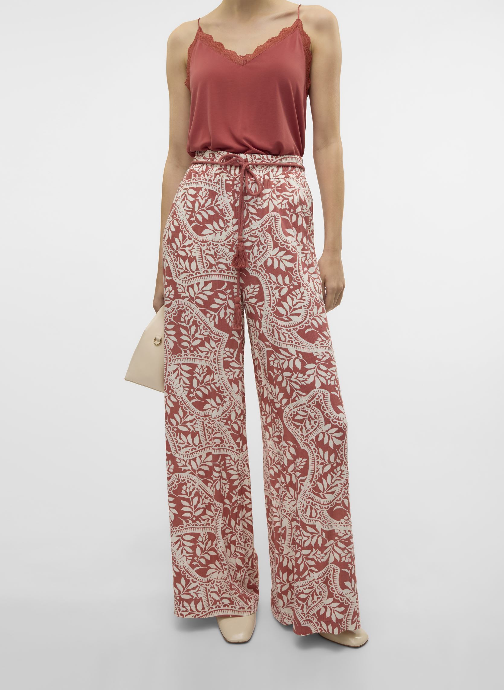 Weite Hosen VMBALI HW WIDE PANTS WVN BTQ GA damen rot Vero Moda Weite Hosen VMBALI HW WIDE PANTS WVN BTQ GA damen rot Marsala