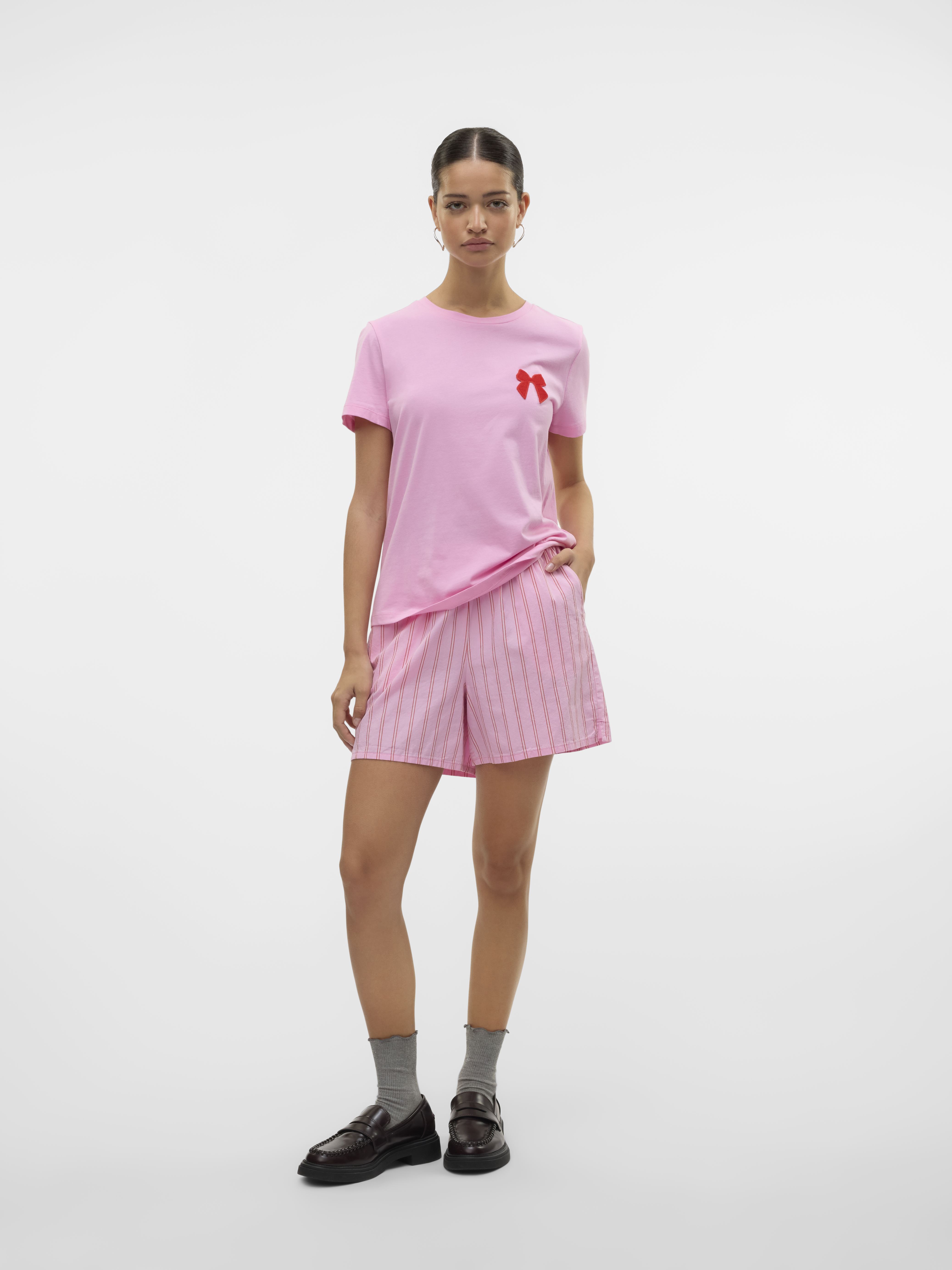 Shorts VMCHARLOTTE MW STRIPE SHORTS WVN GA femme rose Vero Moda Shorts VMCHARLOTTE MW STRIPE SHORTS WVN GA femme rose BONBON