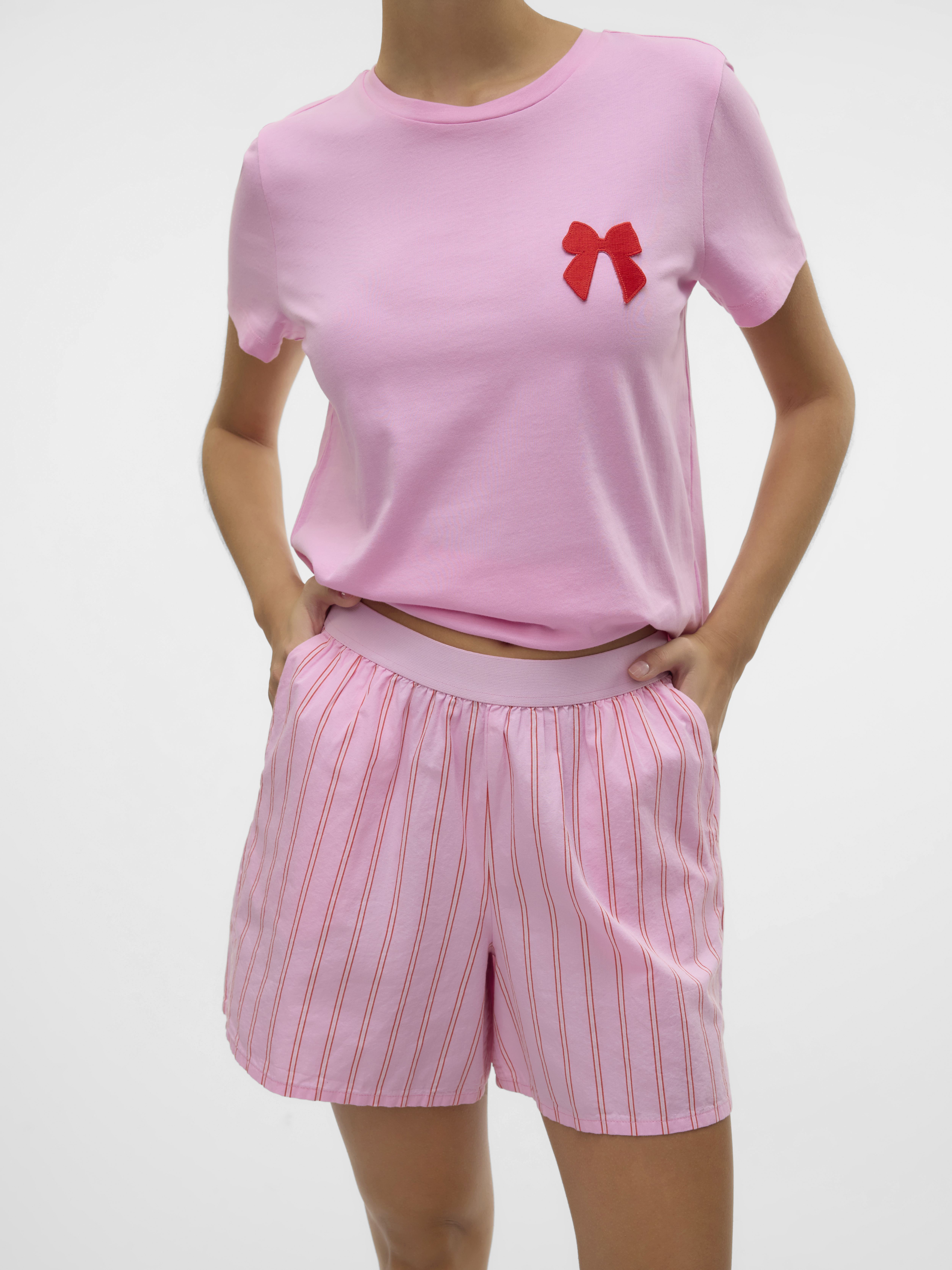 Shorts VMCHARLOTTE MW STRIPE SHORTS WVN GA femme rose Vero Moda Shorts VMCHARLOTTE MW STRIPE SHORTS WVN GA femme rose BONBON