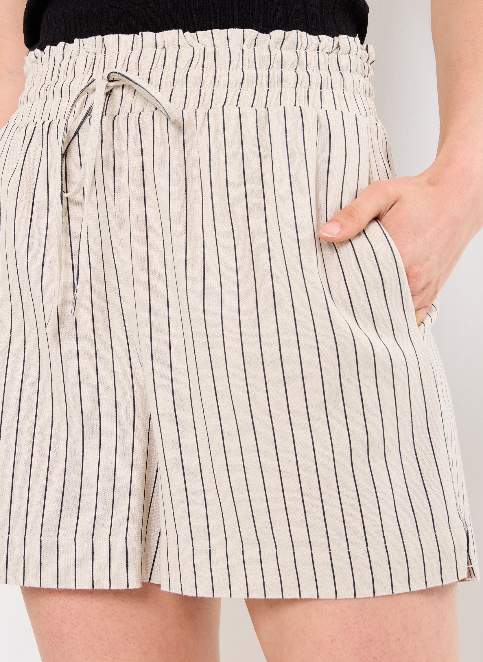Shorts VMMYMILO HW PAPERBAG SHORTS WVN GA femme gris Vero Moda Shorts VMMYMILO HW PAPERBAG SHORTS WVN GA femme gris SILVER LINING