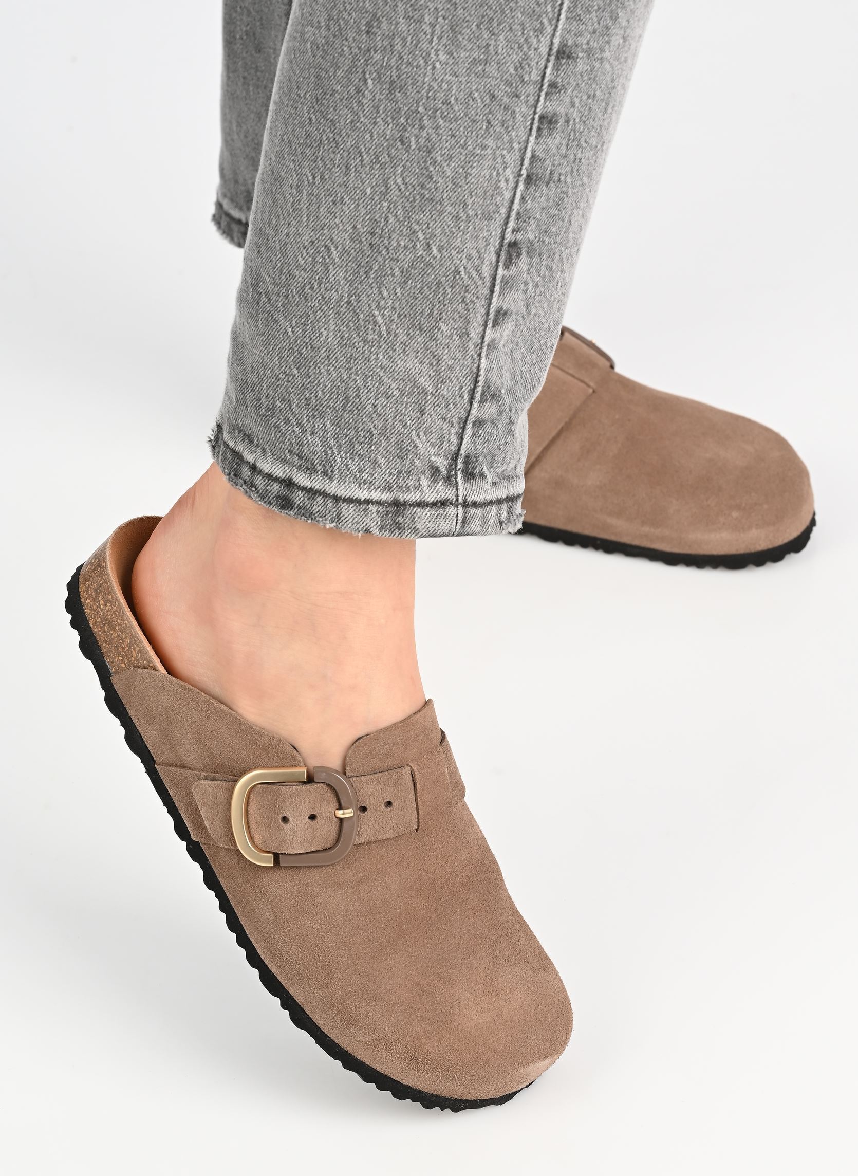 Pantoletten und Clogs 27600-44 damen braun Tamaris Pantoletten und Clogs 27600-44 damen braun CHOCOLATE