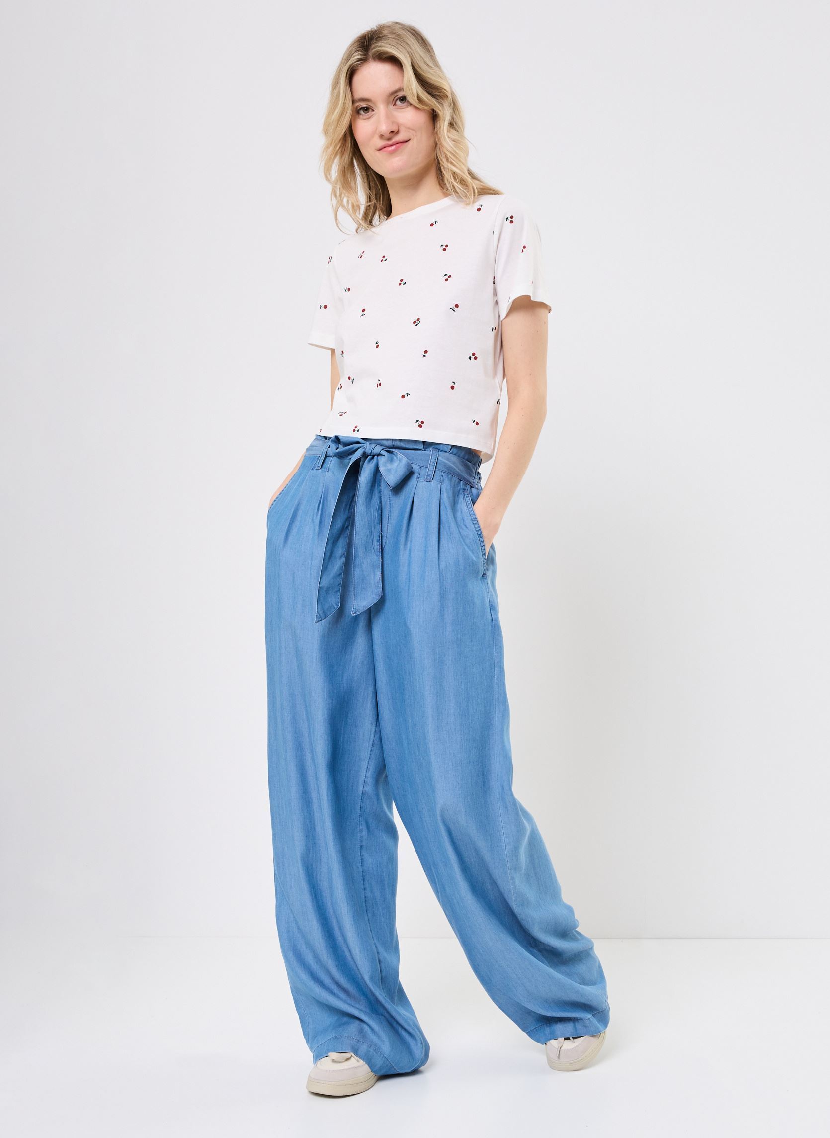 Tee-shirts manches courtes T-SHIRT CERISE femme blanc MADE BY Tee-shirts manches courtes T-SHIRT CERISE femme blanc FIG-KCERISE-W
