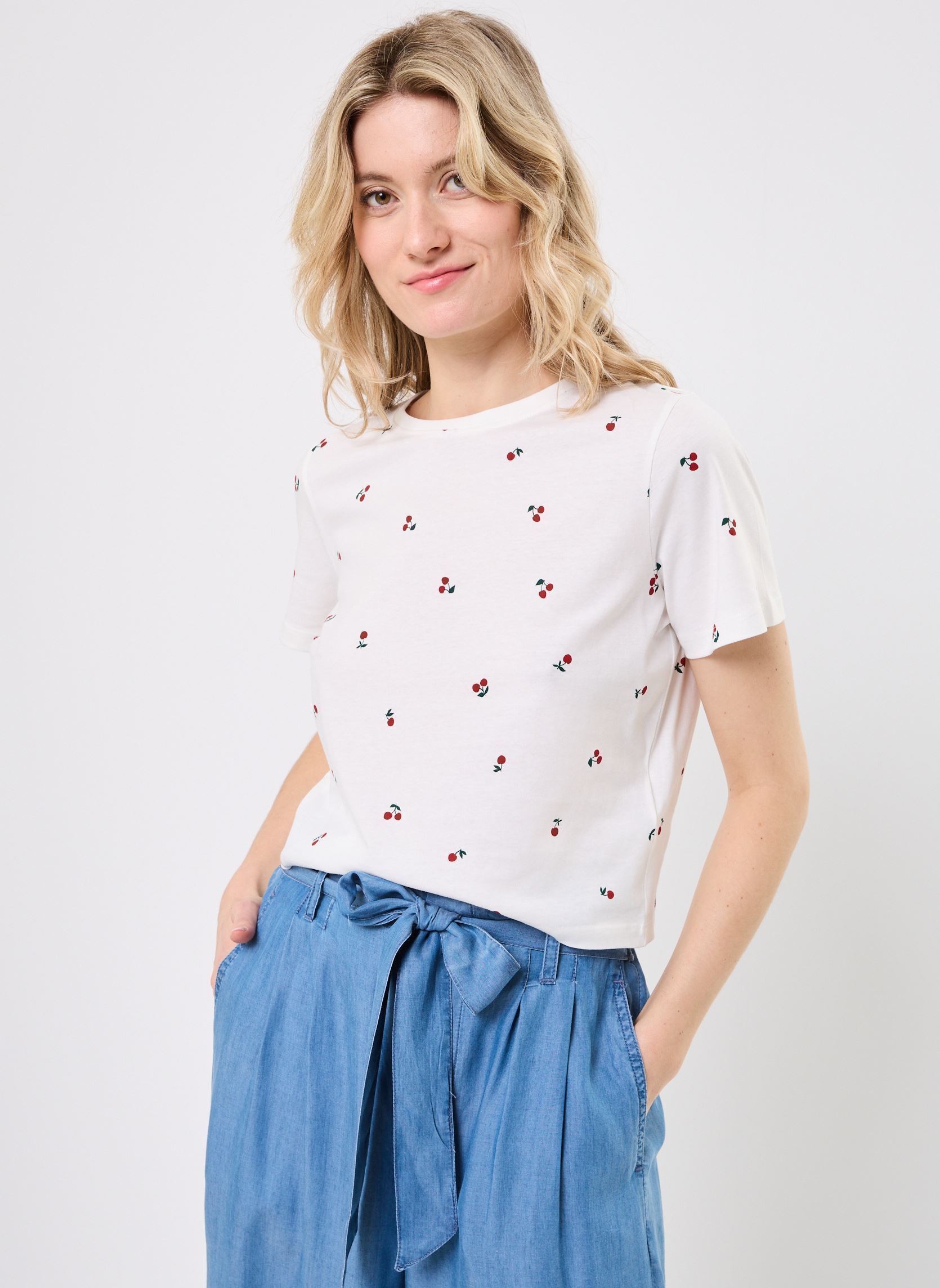 Tee-shirts manches courtes T-SHIRT CERISE femme blanc MADE BY Tee-shirts manches courtes T-SHIRT CERISE femme blanc FIG-KCERISE-W