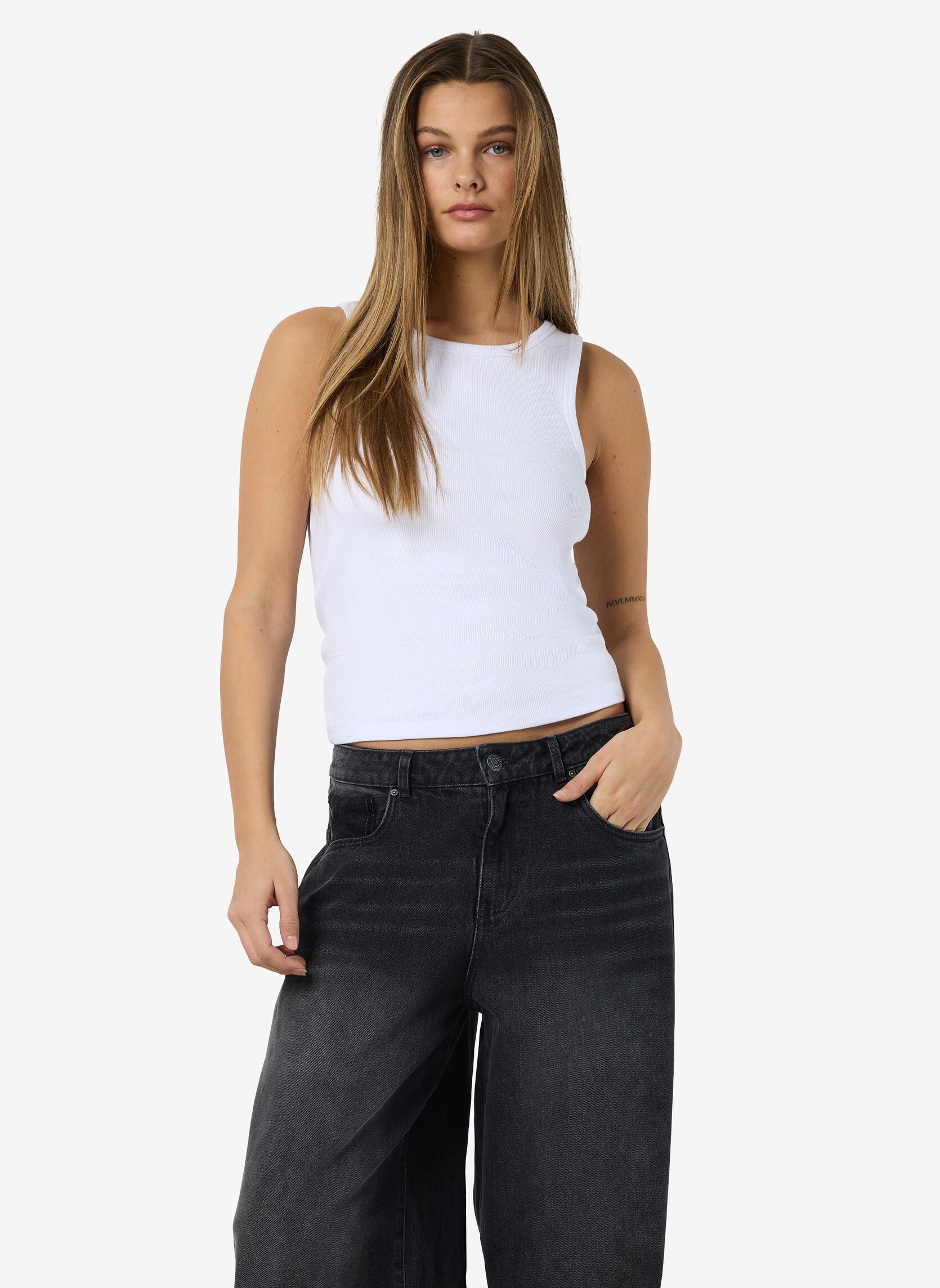 Hemdjes NMMAYA S/L REGULAR TANK TOP NOOS dames wit Noisy May Hemdjes NMMAYA S/L REGULAR TANK TOP NOOS dames wit Bright White Detail:BLACK EMB
