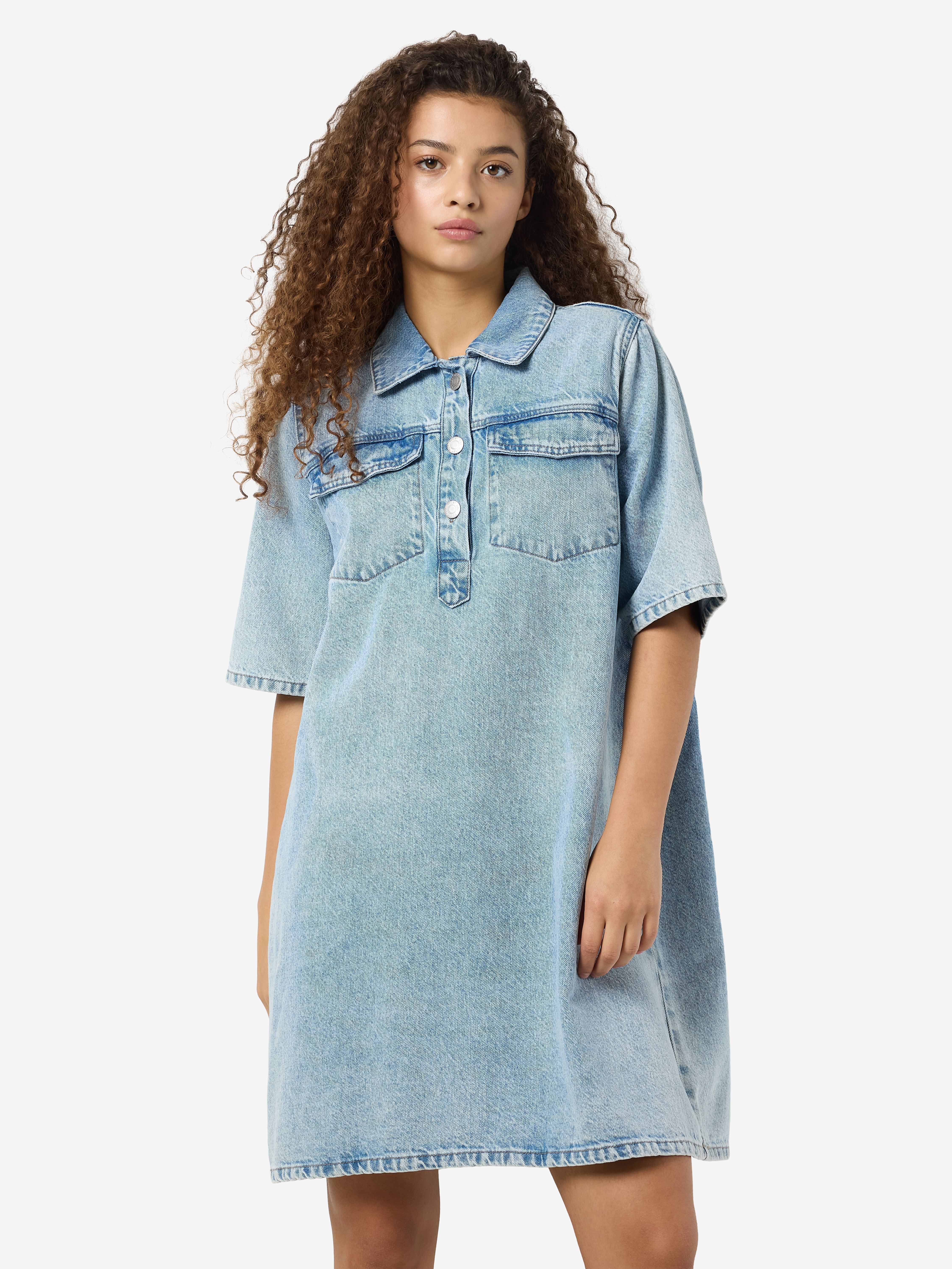 Jurken NMINDIE SS SHORT DRESS AZ429LB dames blauw Noisy May Jurken NMINDIE SS SHORT DRESS AZ429LB dames blauw Light Blue Denim